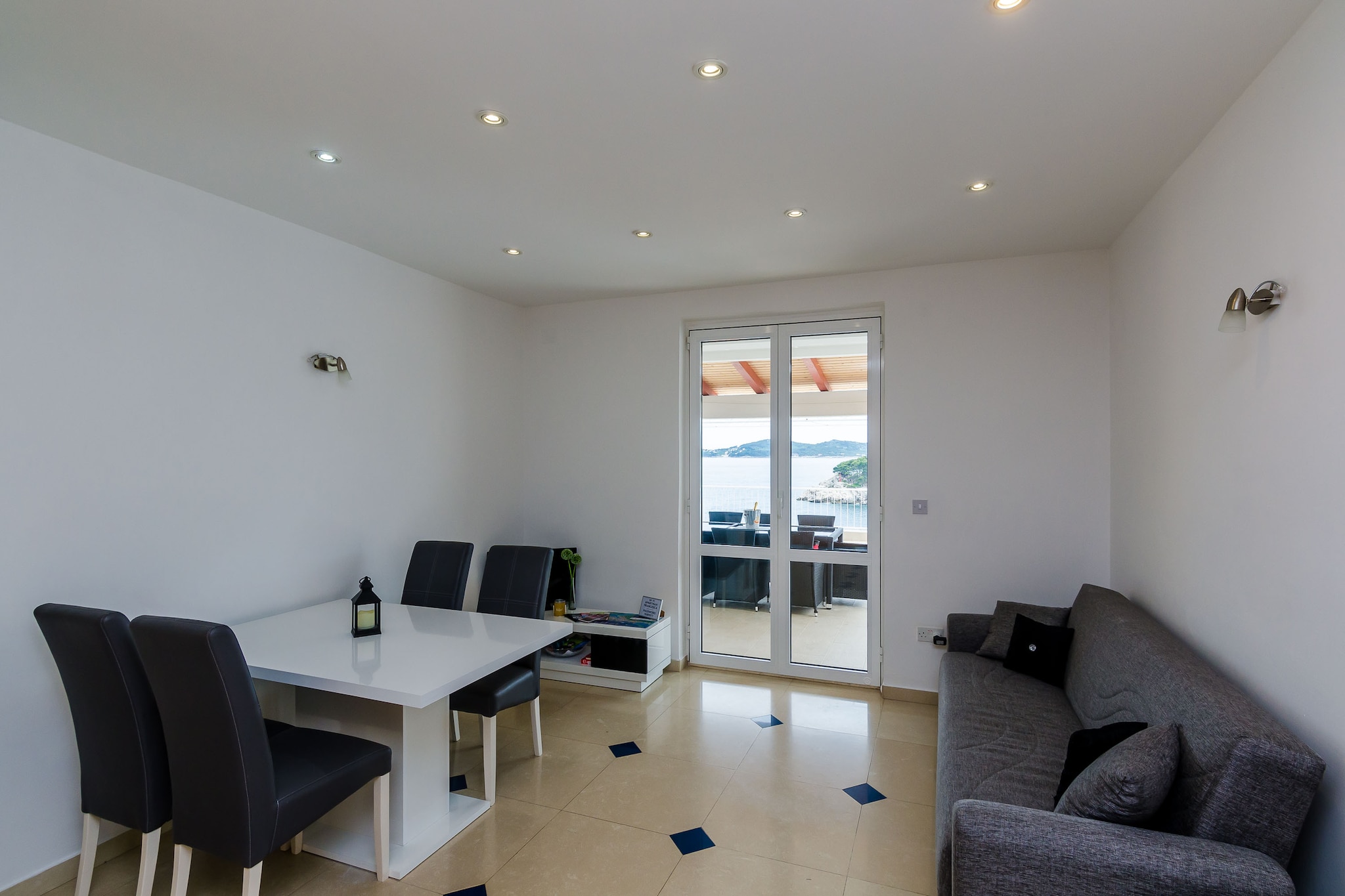 Apartment Franceska -Two-Bedroom Apartment with Terrace and Sea View