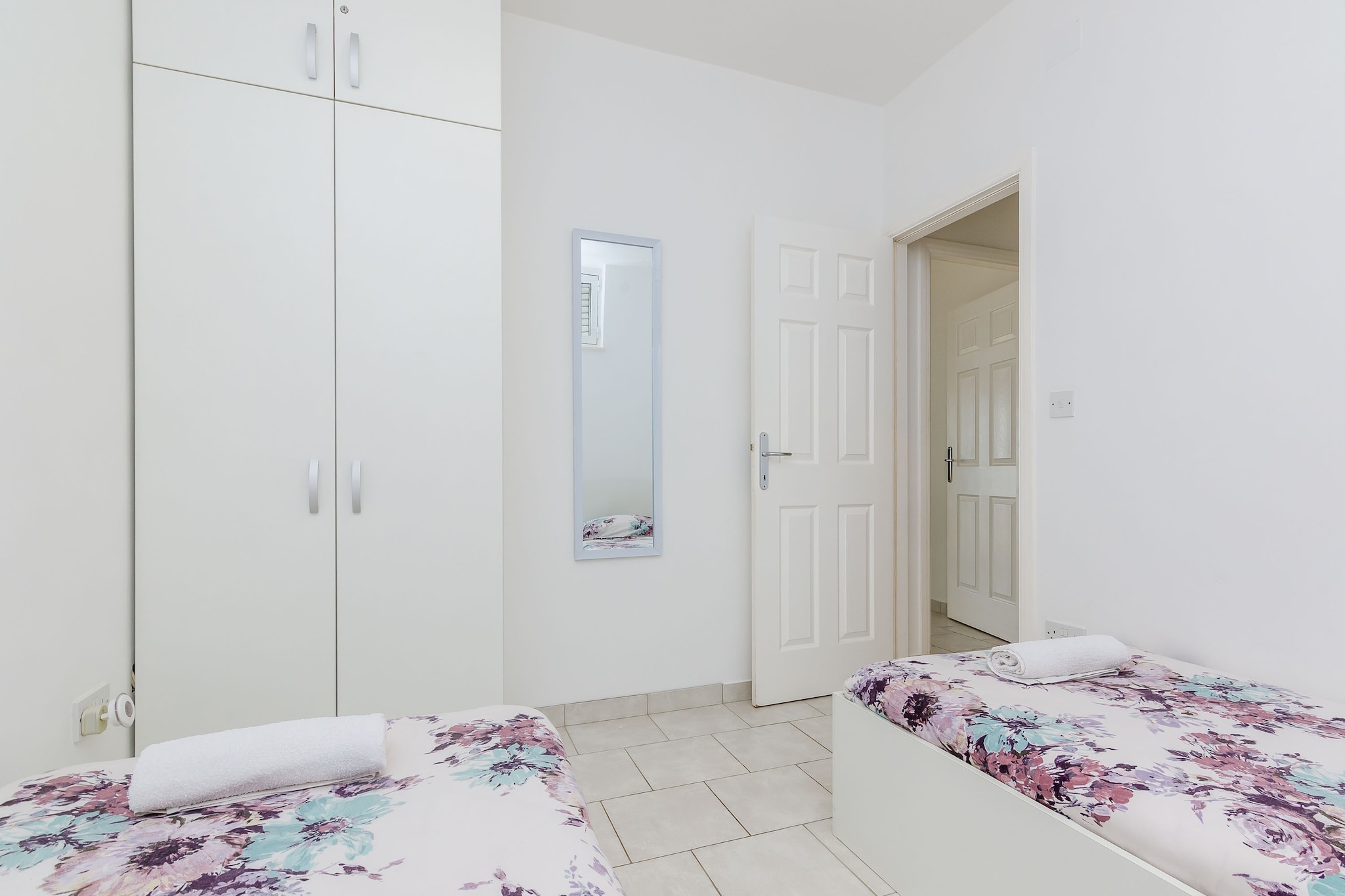 Apartment Franceska -Two-Bedroom Apartment with Terrace and Sea View-Chambre