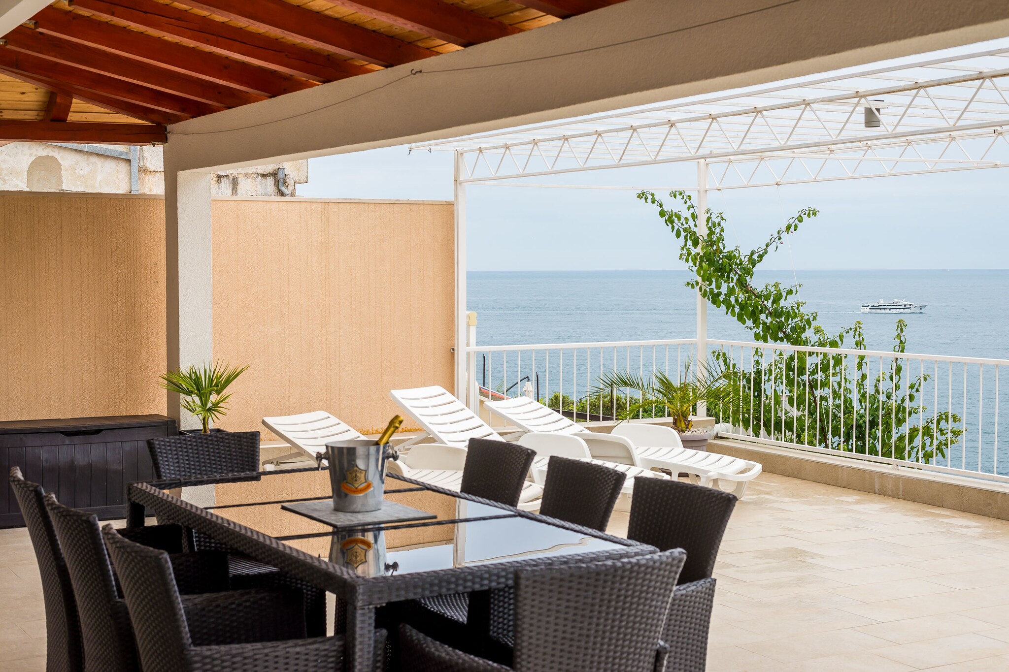 Apartment Franceska -Two-Bedroom Apartment with Terrace and Sea View-Terrasse