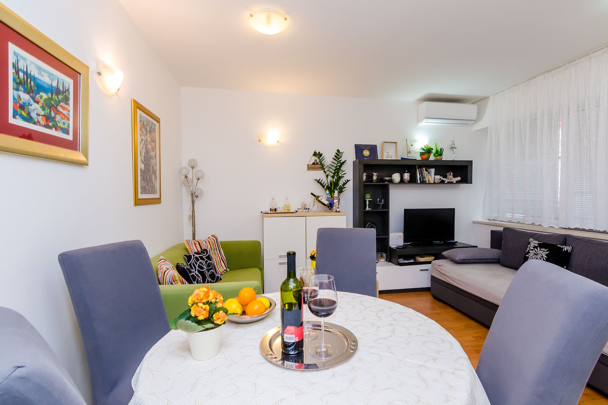 Apartments Captain - Superior One Bedroom Apartment with Terrace (4 Adults)-Eetkamer