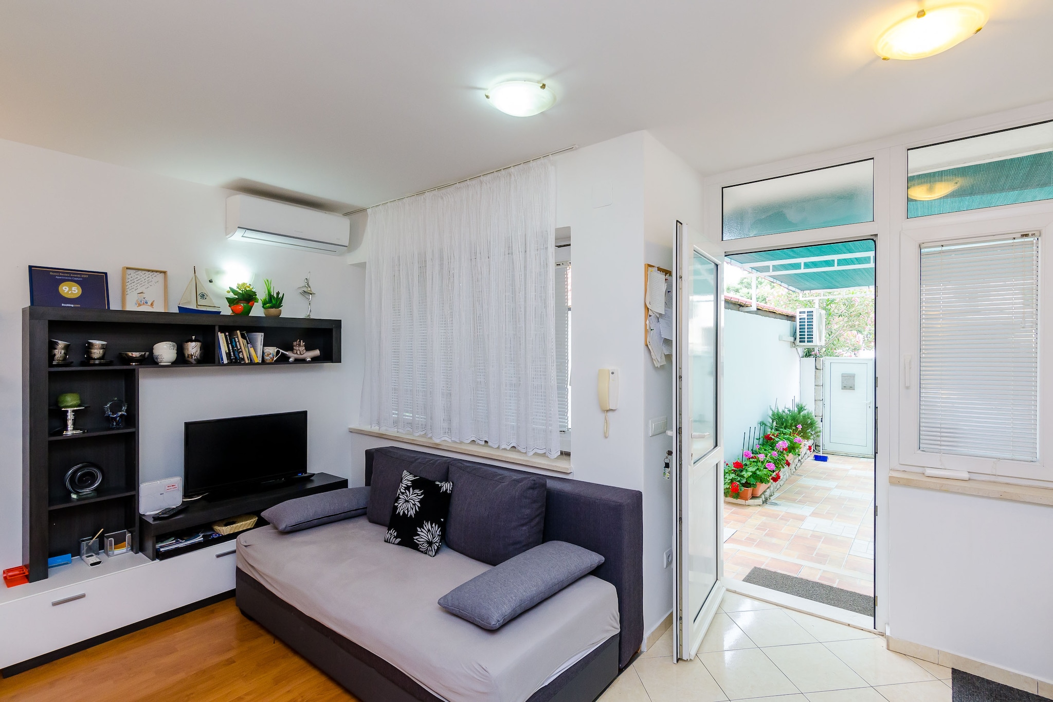 Apartments Captain - Superior One Bedroom Apartment with Terrace (4 Adults)-Woonkamer