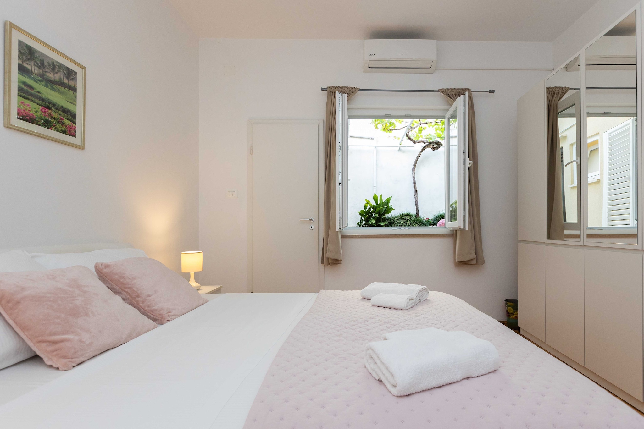 Rooms Batina- Standard Double Room-2 - Schlafzimmer