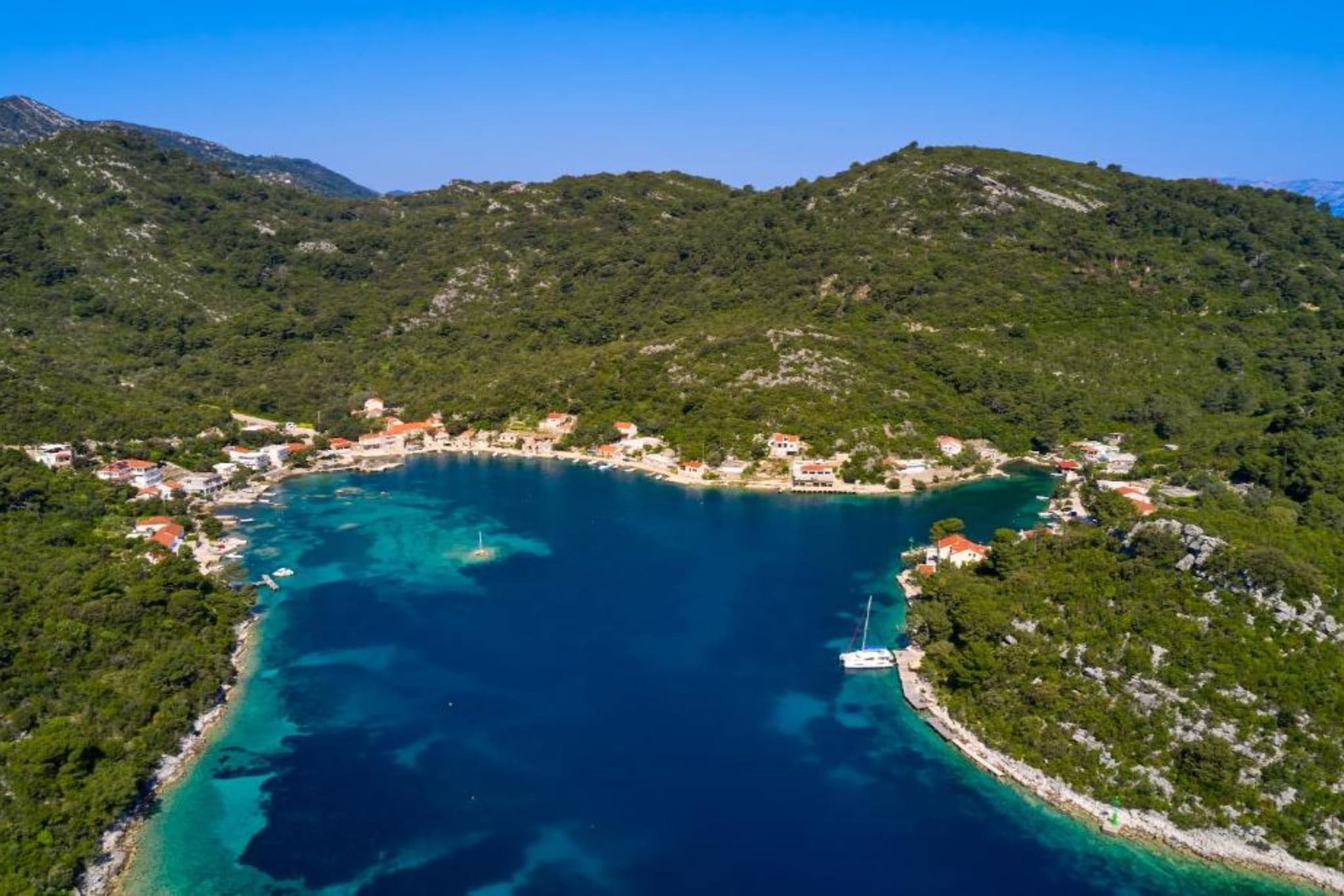 Apartments Franka Saplunara-Twin Room with Terrace and Sea view  No1-Ambiente