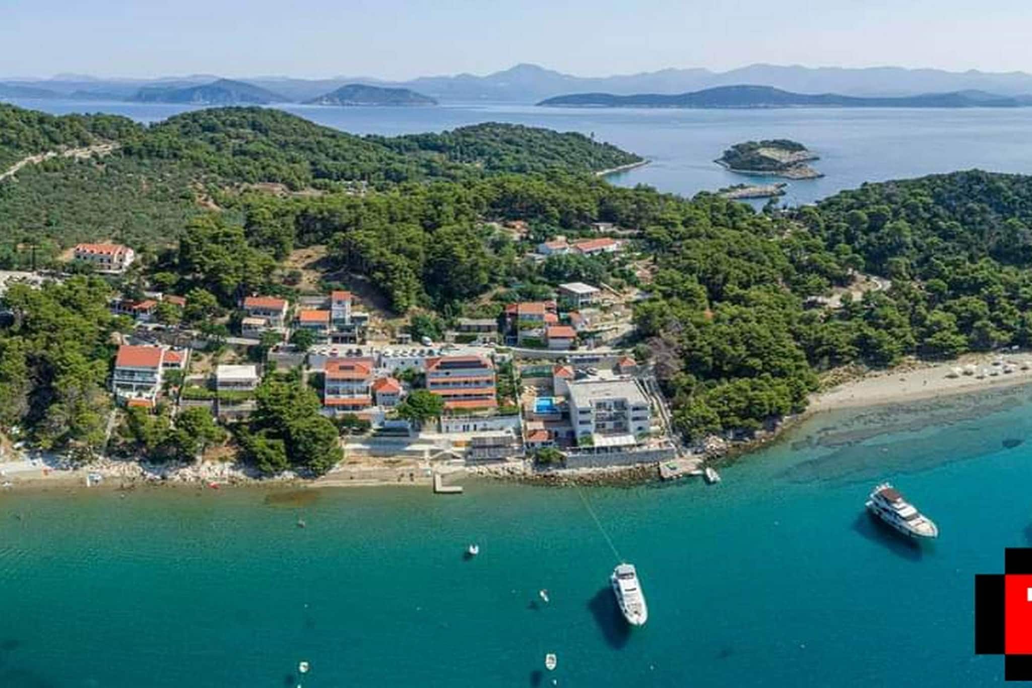 Apartments Franka Saplunara-Triple Room with Terrace and Sea View  No1-Ambiance