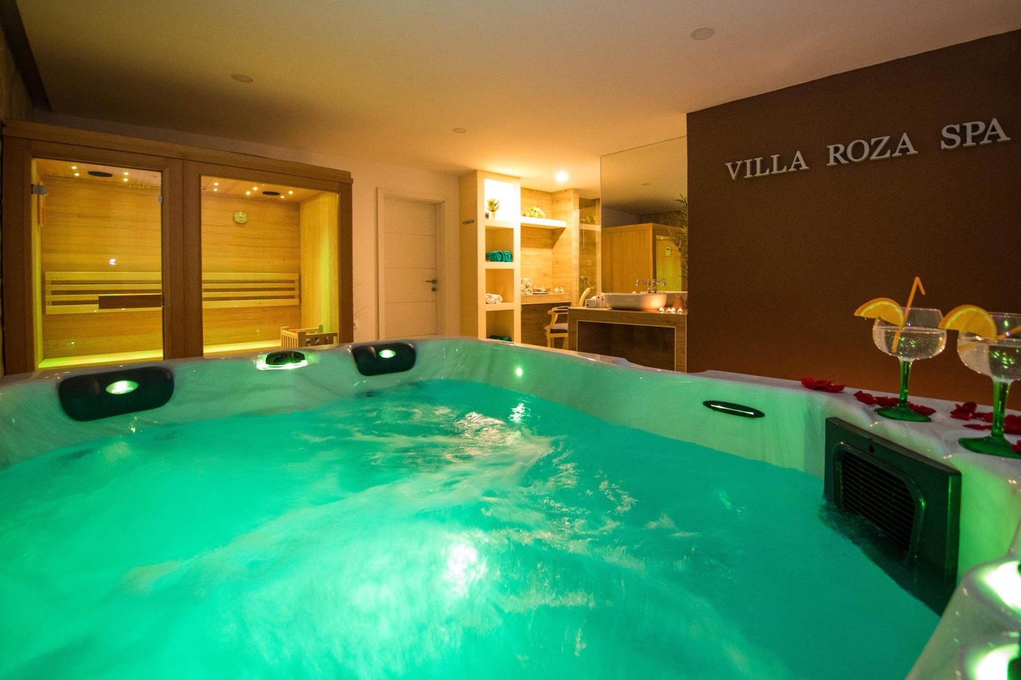 Villa Roza - Studio Apartment with Balcony-Zwembad