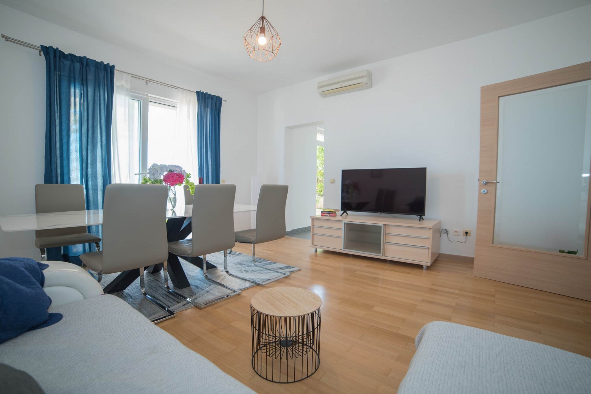 Apartment Faros - Two-Bedroom Apartment with Terrace and Sea View