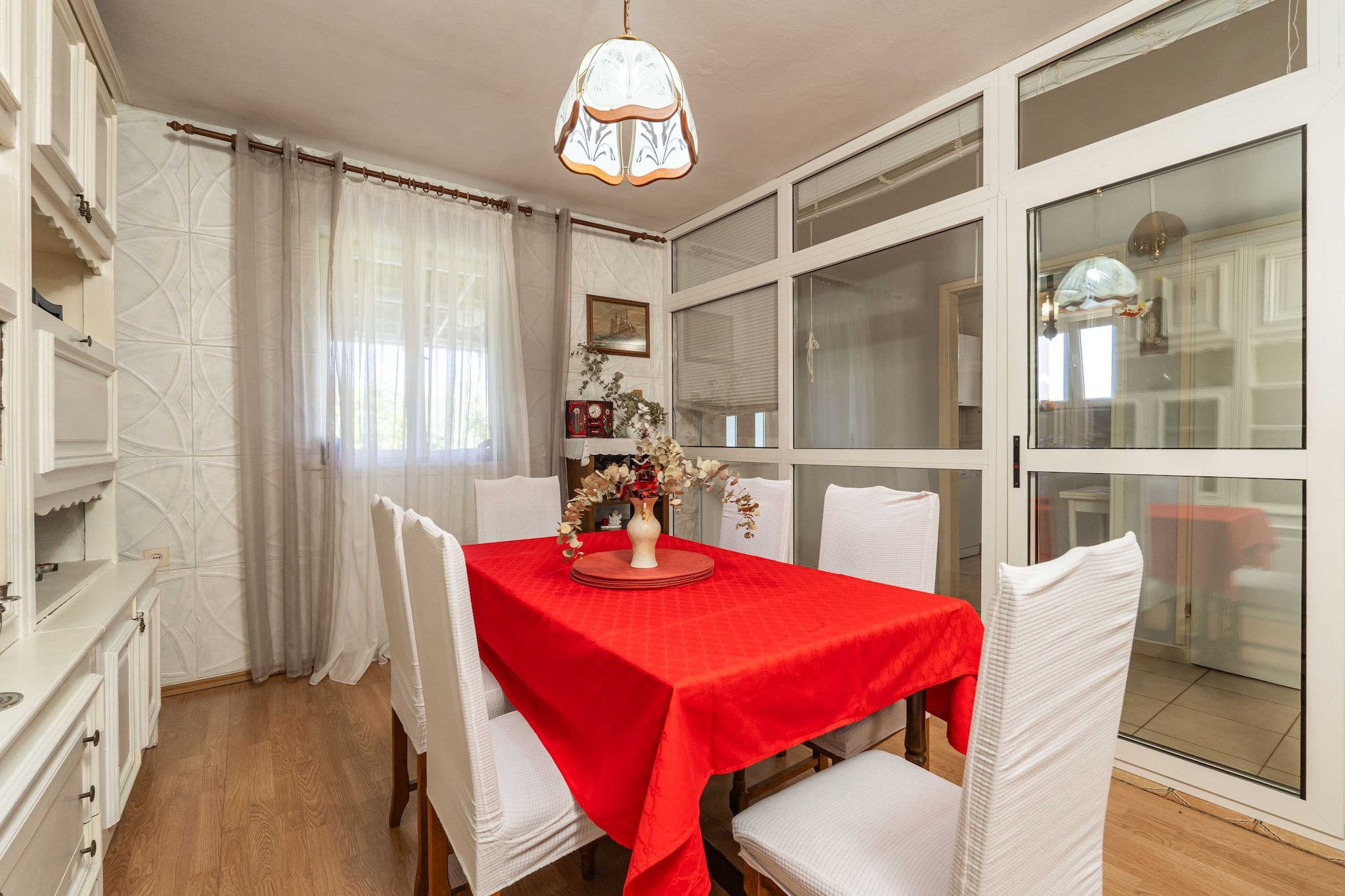 Villa Desin - Three Bedroom Apartment with Terrace and Garden View-Eetkamer