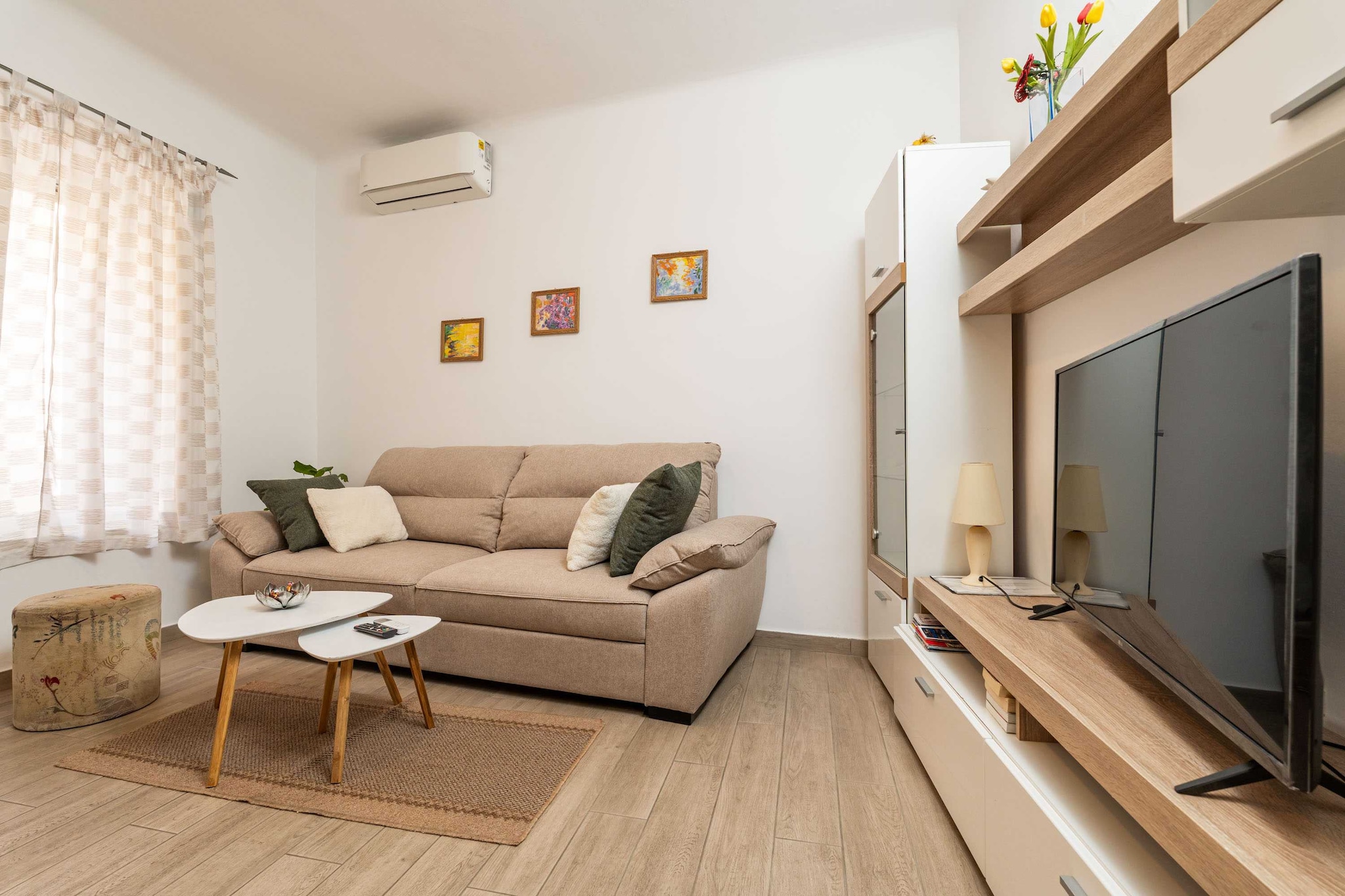 Apartment Family Tokić - One Bedroom Apartment with Terrace-Woonkamer