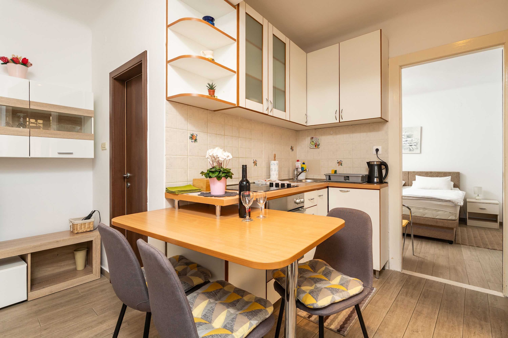 Apartment Family Tokić - One Bedroom Apartment with Terrace-Woonkamer