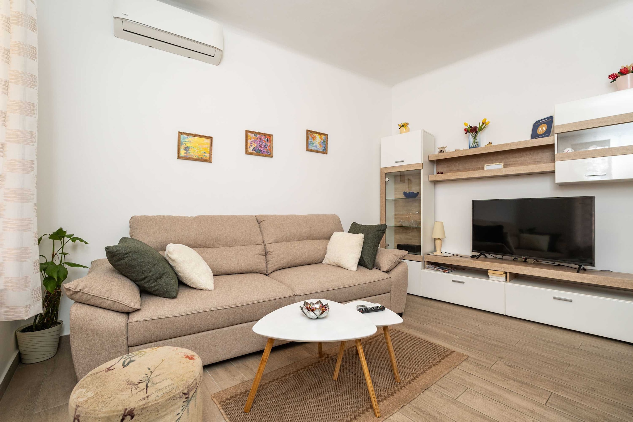 Apartment Family Tokić - One Bedroom Apartment with Terrace-Woonkamer