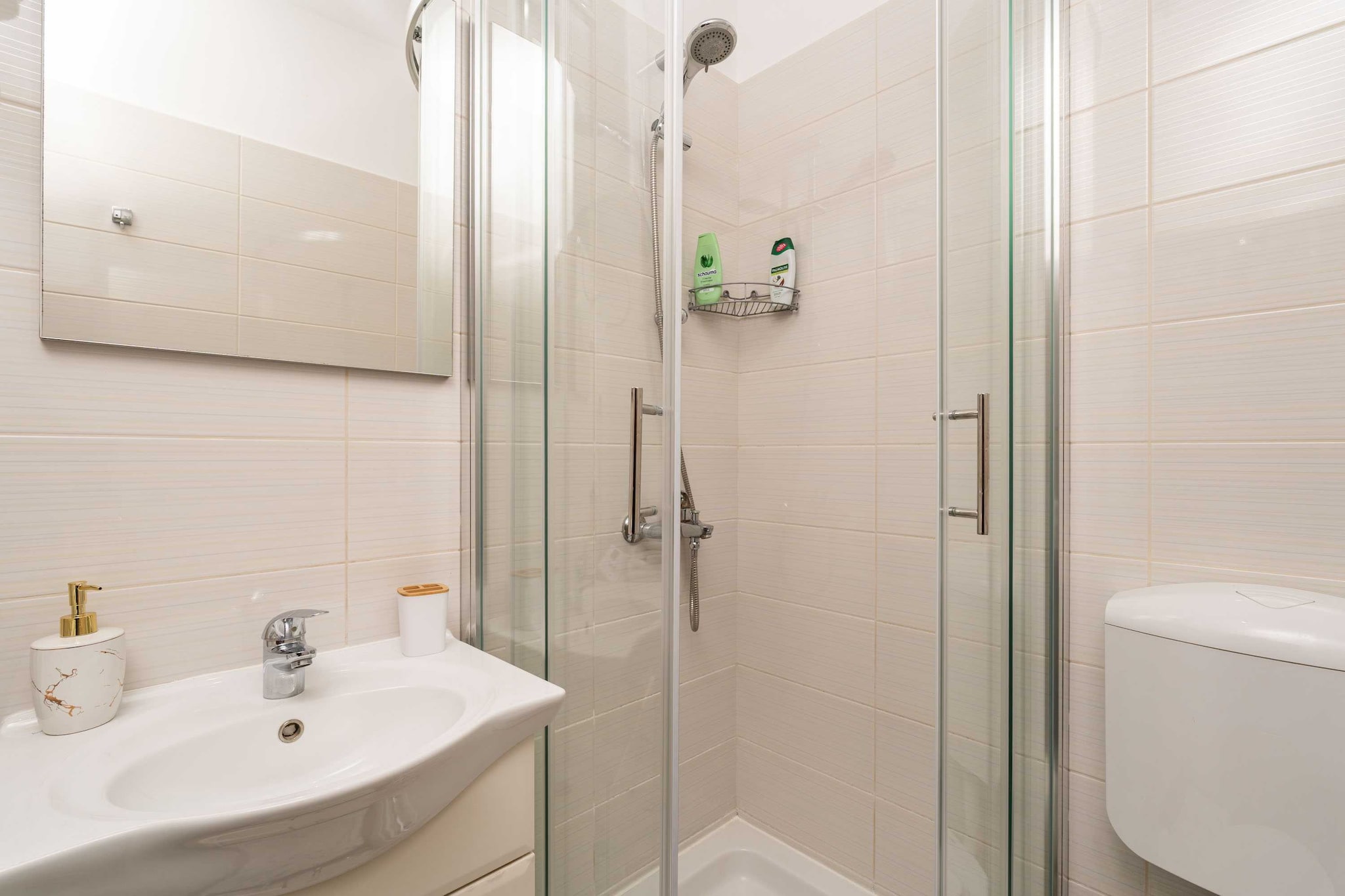 Apartment Family Tokić - One Bedroom Apartment with Terrace-Badkamer