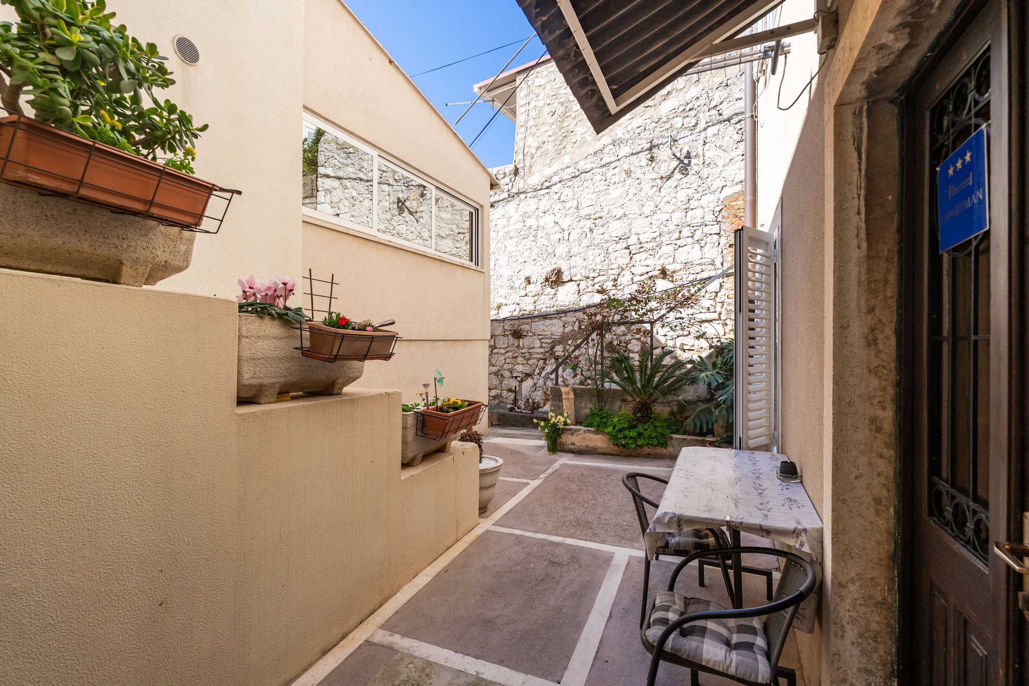 Apartment Family Tokić - One Bedroom Apartment with Terrace-Buitenlucht