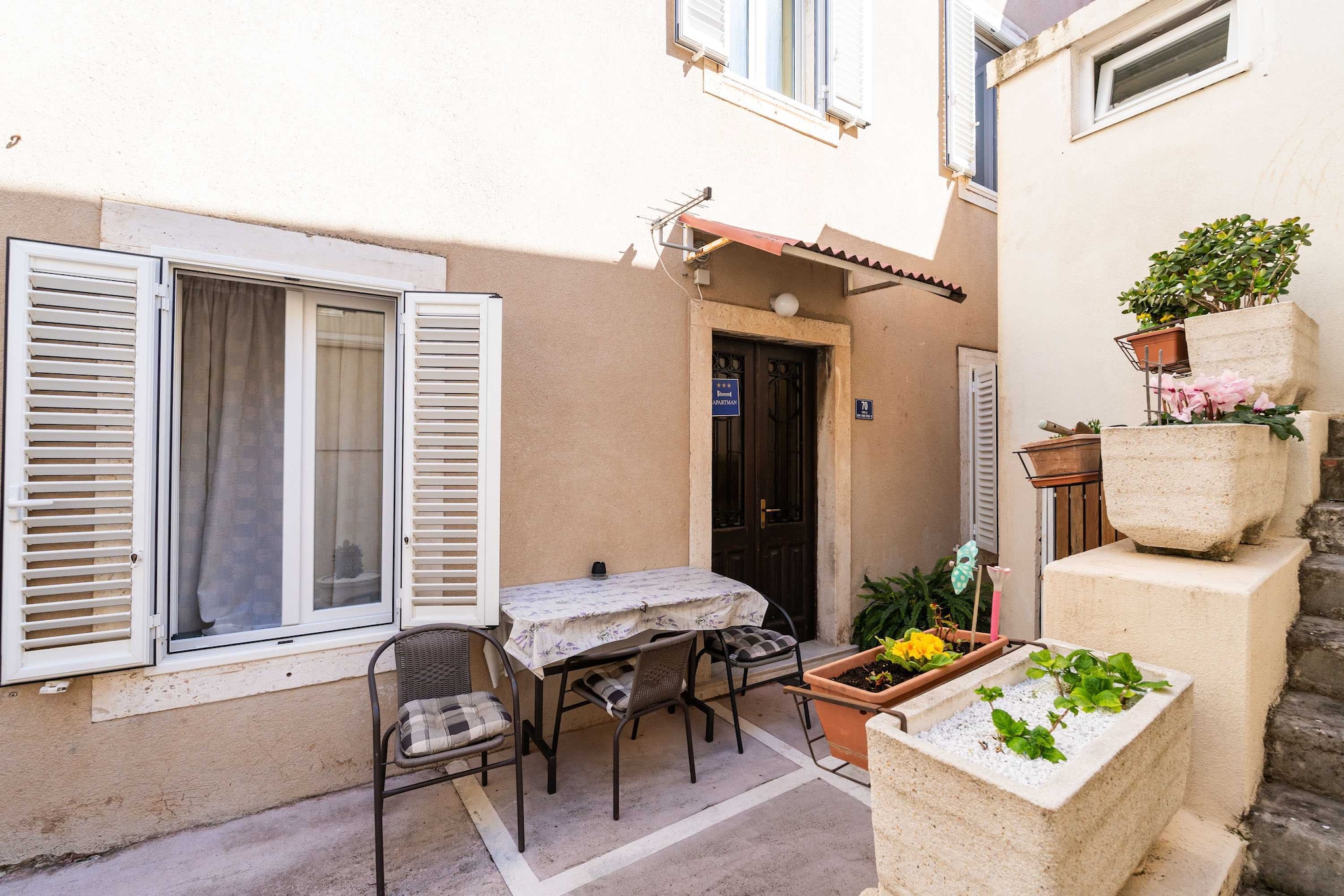 Apartment Family Tokić - One Bedroom Apartment with Terrace-Buitenlucht