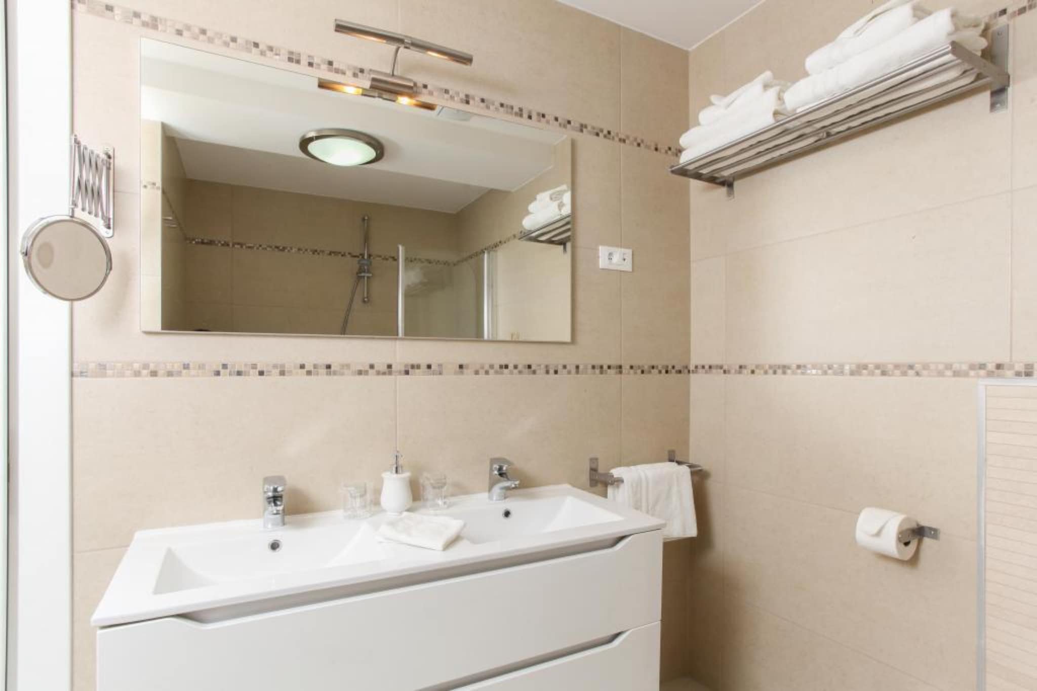 Villa Dupcic - Five-Bedroom Villa with Private Pool and Sea View-Salle de bain