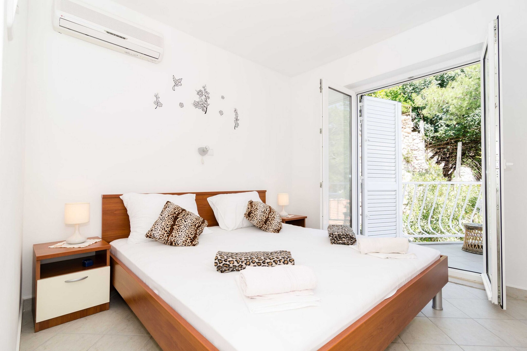 Guest House Daniela - Double Room with Balcony and Partial Sea View