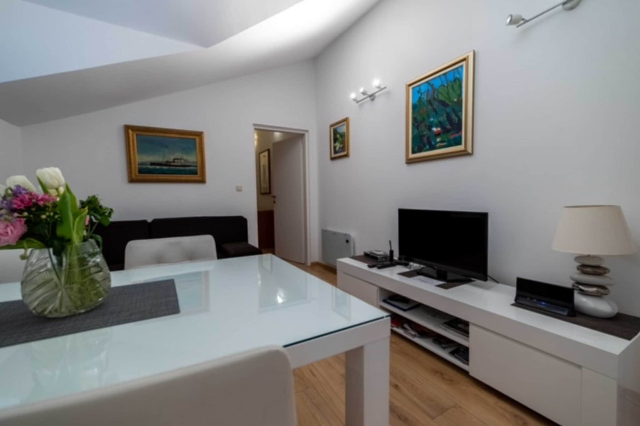 Guest House Kono - One-Bedroom Apartment with Patio and Sea View - Marka Gjaje Street