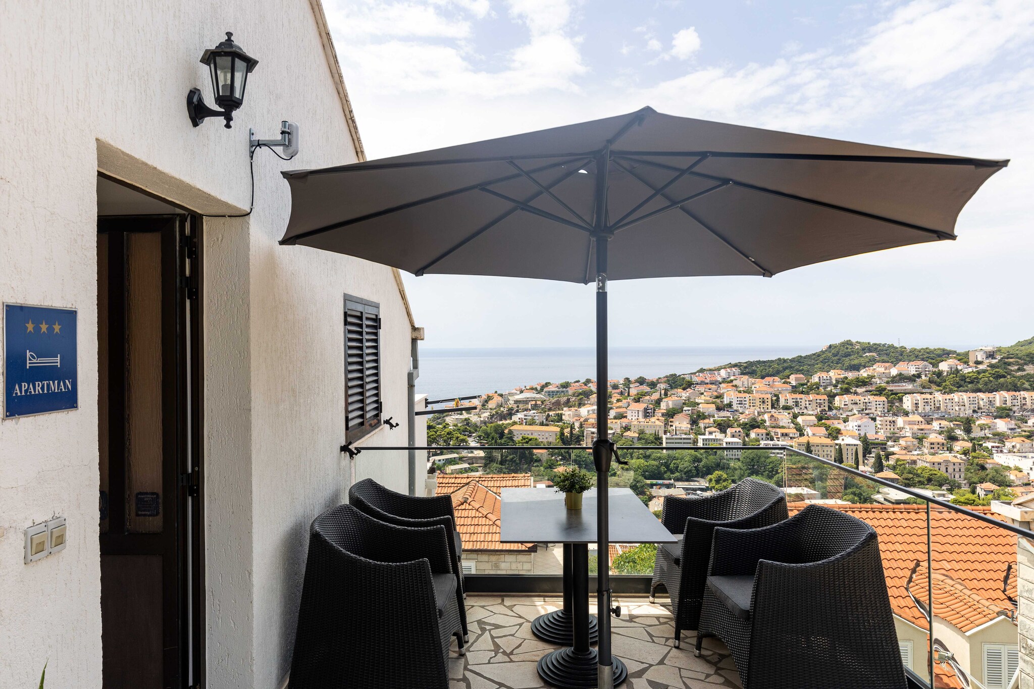 Guest House Kono - One-Bedroom Apartment with Patio and Sea View - Marka Gjaje Street - Buitenlucht
