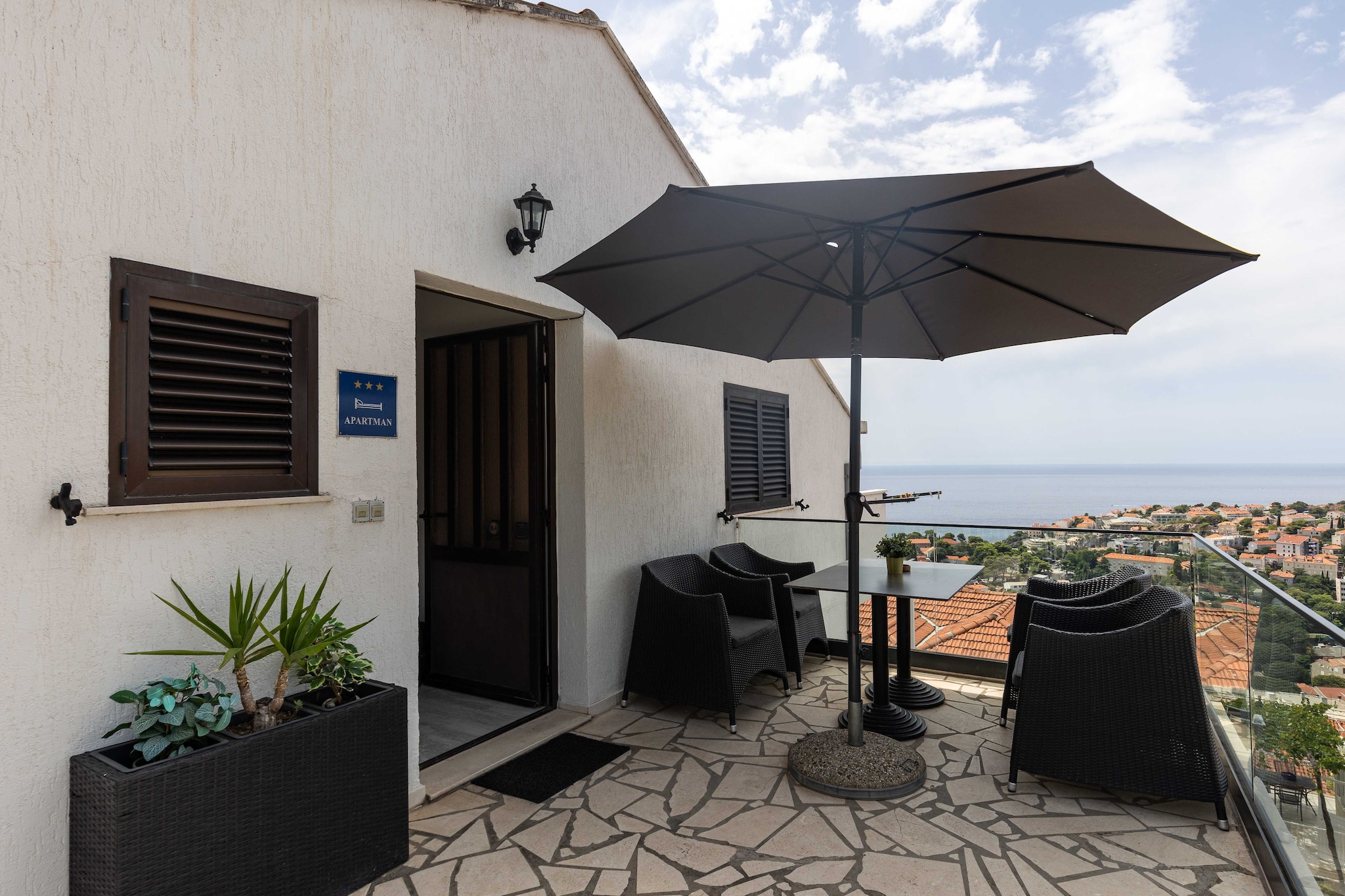 Guest House Kono - One-Bedroom Apartment with Patio and Sea View - Marka Gjaje Street - Buitenlucht