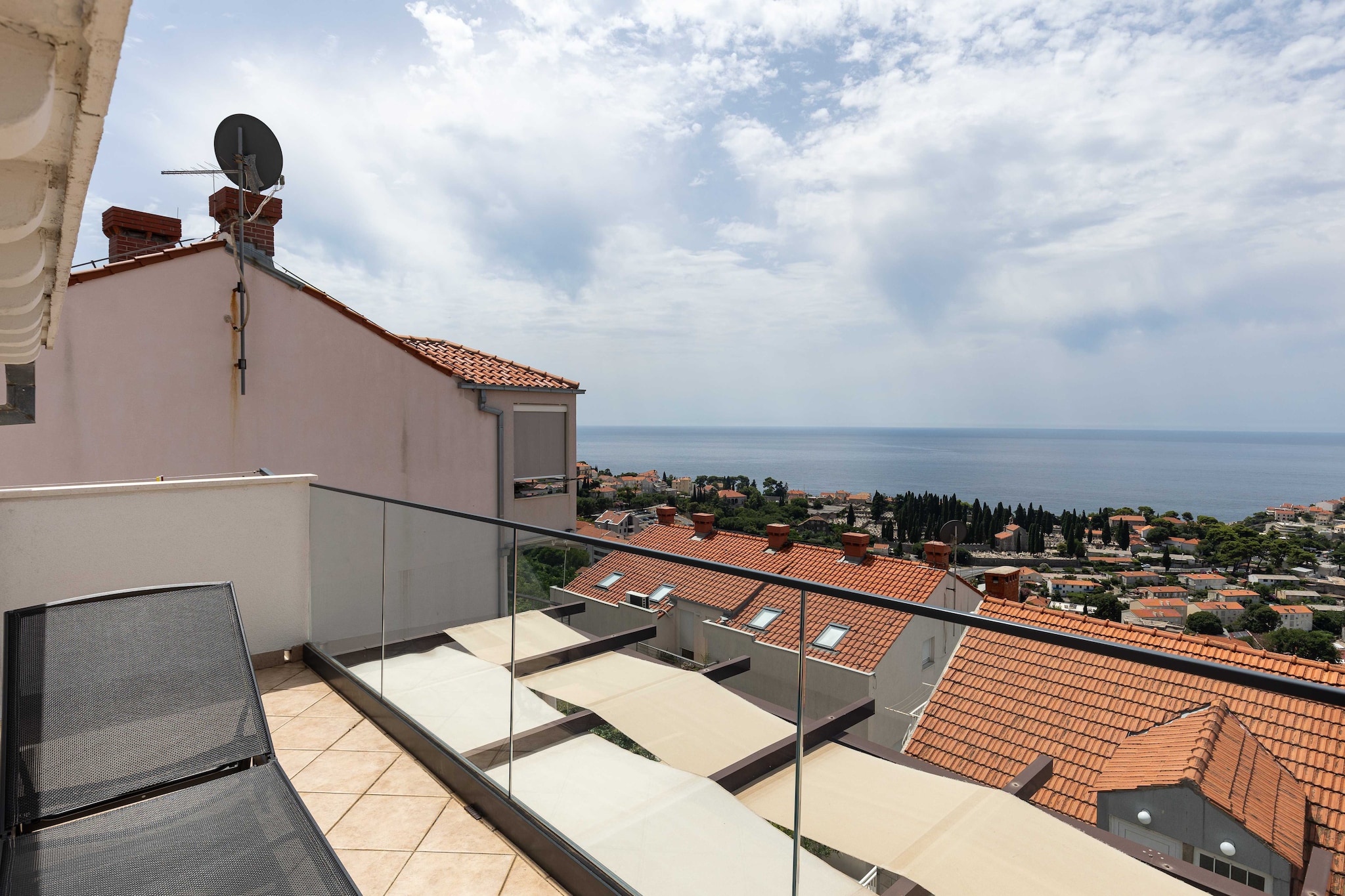 Guest House Kono - Two-Bedroom Apartment with Balcony and Sea View - Marka Gjaje Street - Terrasbalkon