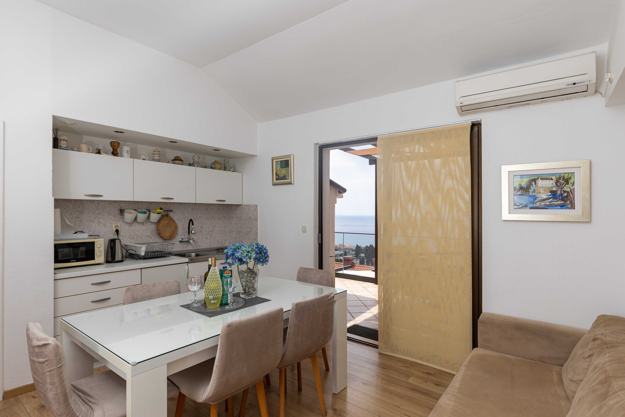 Guest House Kono - Two-Bedroom Apartment with Balcony and Sea View - Marka Gjaje Street