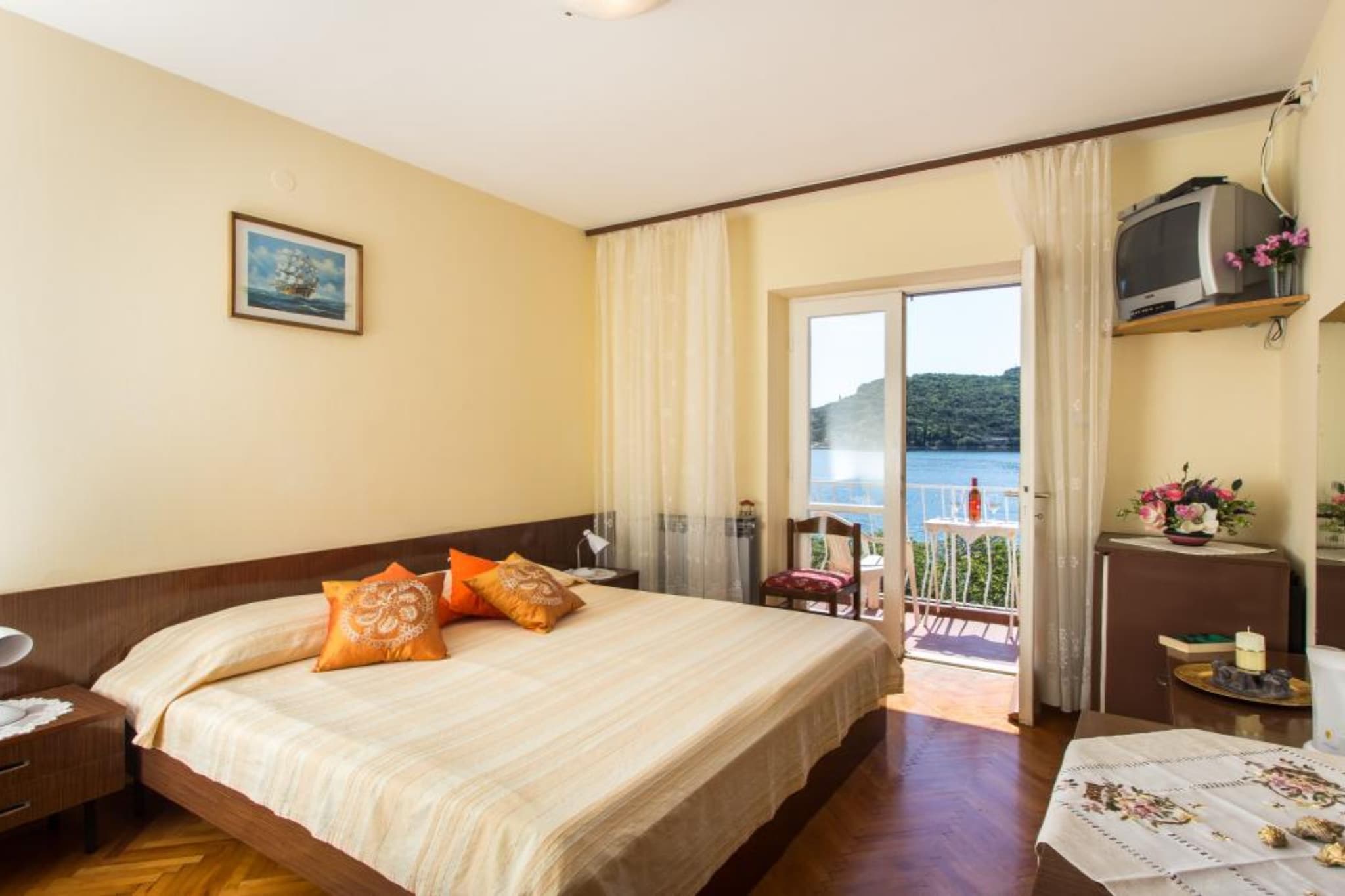 Villa Malfi - Standard Double Room with Sea View (S3)-Slaapkamer