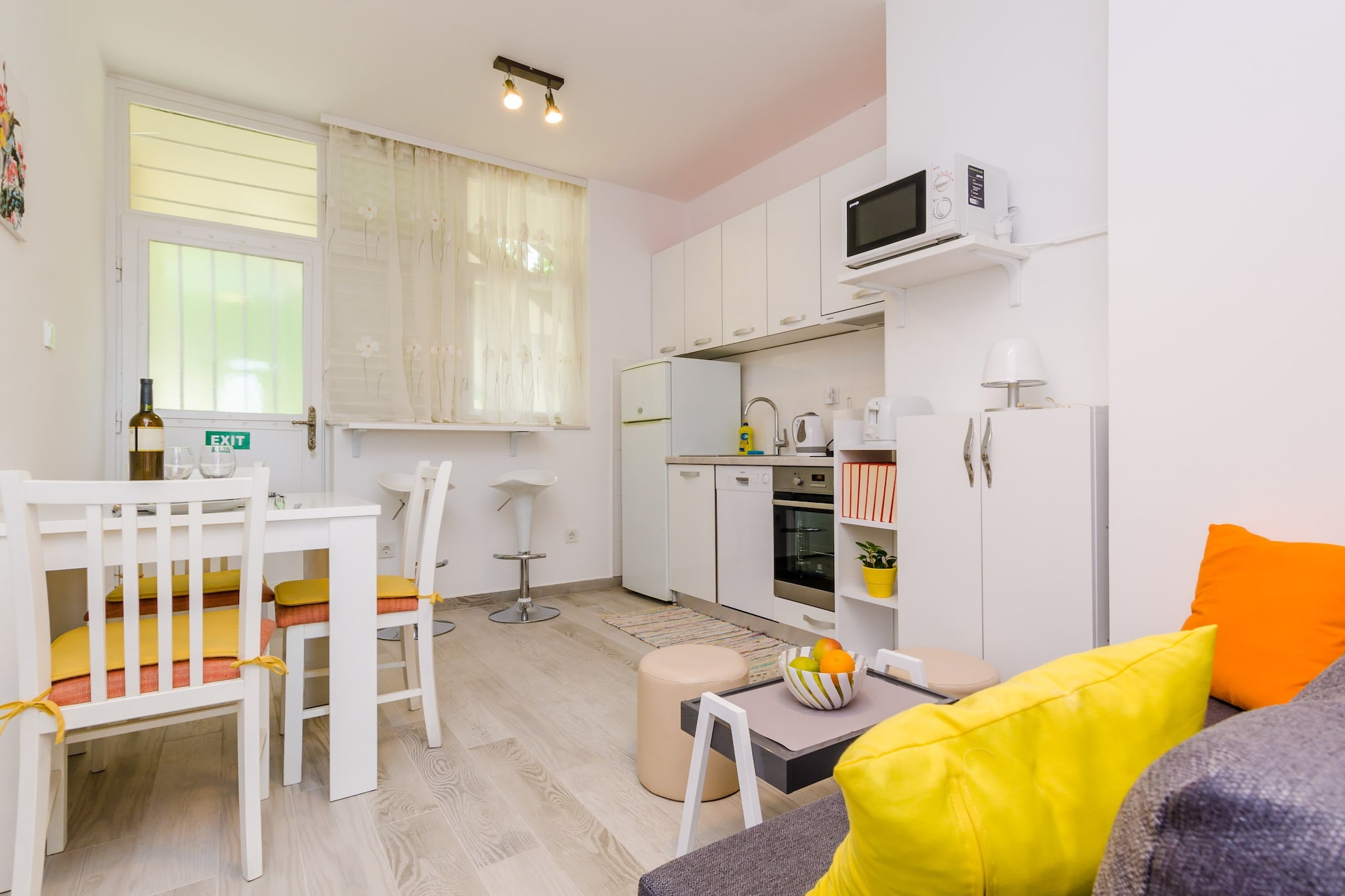 Apartment Petrana - Studio Apartment with Terrace-Woonkamer