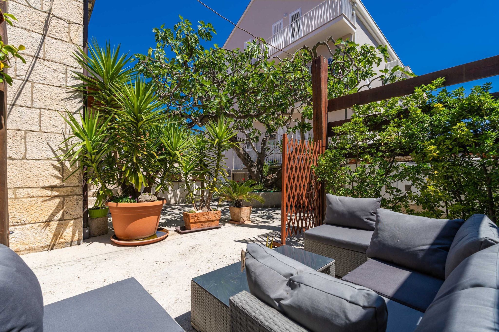 Apartments and Room Frane - Studio with Terrace-Buitenlucht