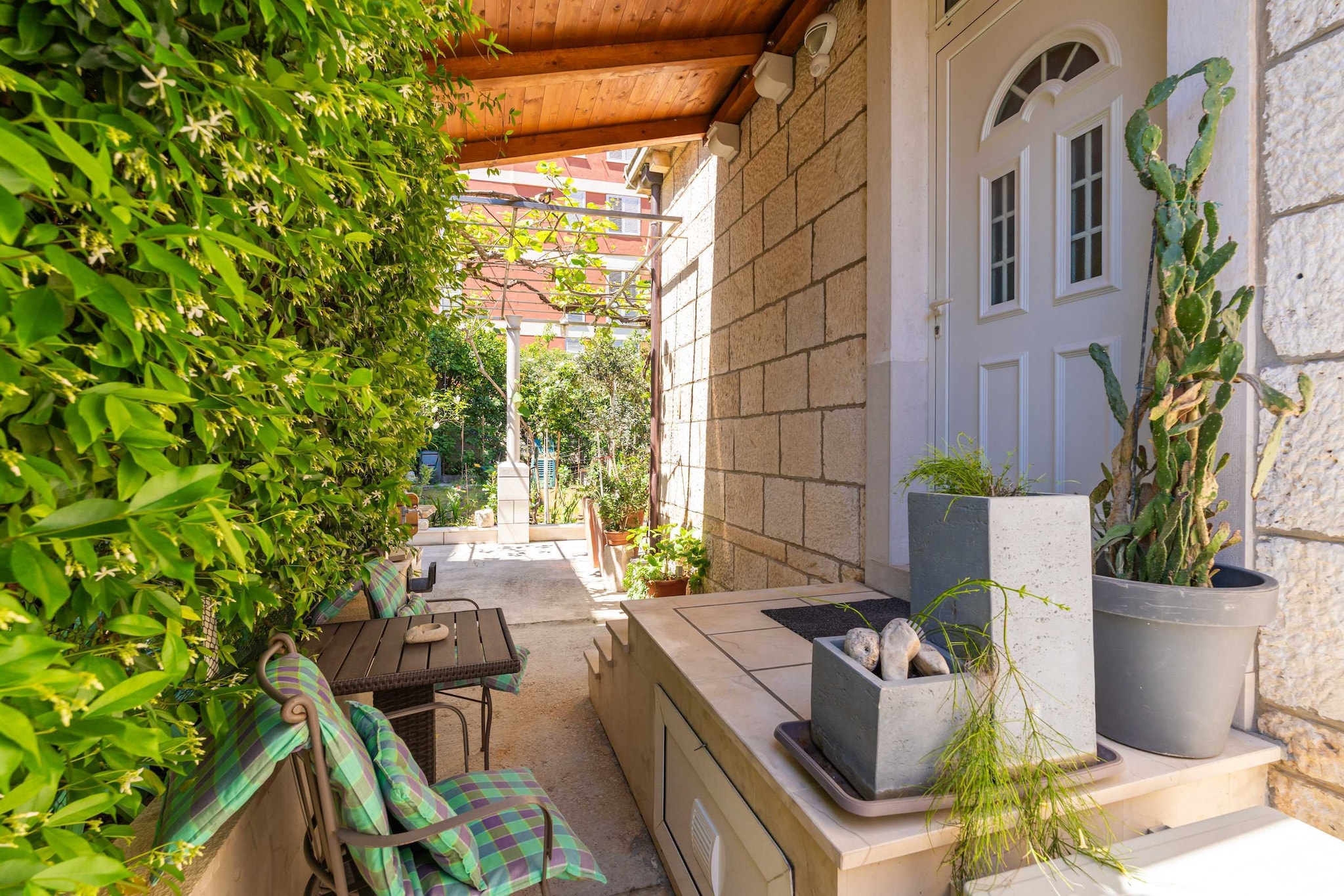 Apartments and Room Frane- Standard Studio with Terrace-Buitenlucht