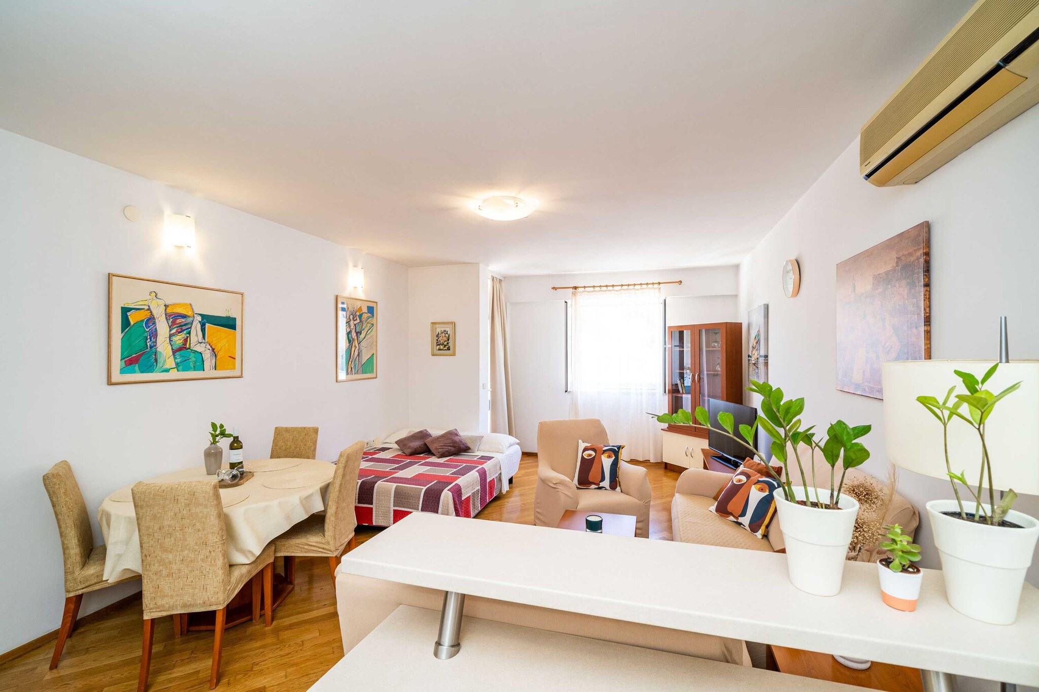 Down Town Apartments - One Bedroom Apartment with Balcony