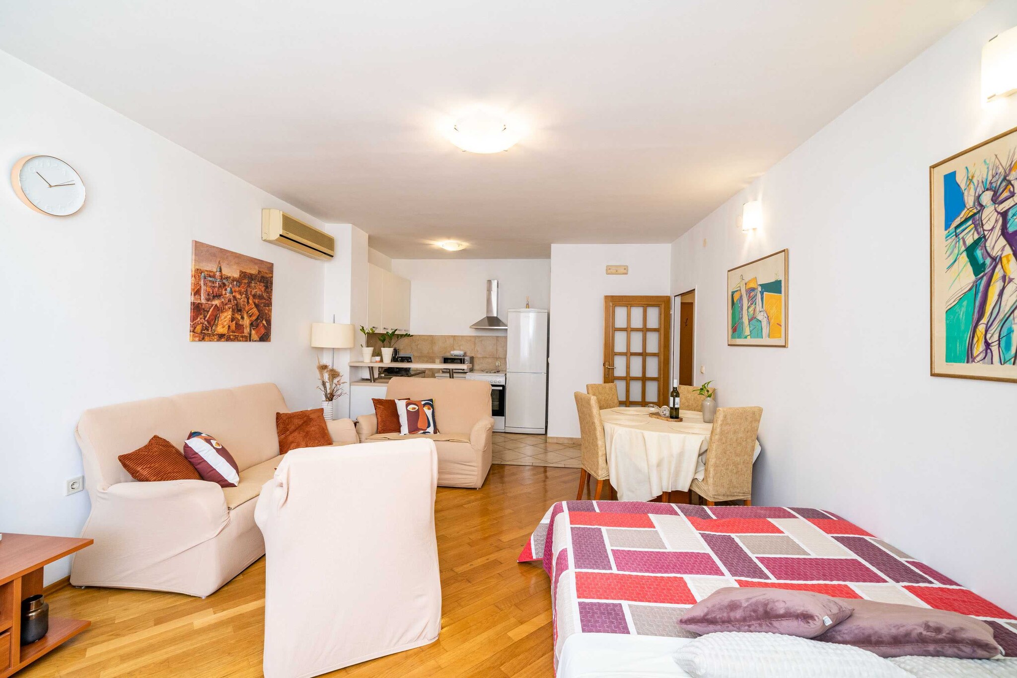 Down Town Apartments are situated in modern part of the town, in Dubrovnik's "downtown".
It is ideally placed as it is only a 20 min walk away from both the famous Old Town and popular beaches.
This one-bedroom apartment can comfortably accommodate up to 4 persons.
It features free Wi-Fi, air-conditioning and lovely furnished balcony with outdoor furniture and city view. Kitchen is fully equipped, fitted with refrigerator, oven, stove top, microwave, toaster, water kettle and dishwasher. Spacious living room has a flat-screen SAT TV, sitting area and sofa bed, while private bathroom comes with a bathtub, washing machine and hair-dryer.
Ironing facilities are at the guests disposal.
Apartments are located approximately 1,5 km from Dubrovnik main bus station and ferry port, from whereyou can take one of many excursions to beautiful islands.
Supermarkets, restaurants, shopping center, cafes, bakeries, banks, post office and ATMs can be reached by foot in less than 5 minutes.
Green market is only 850 meters walk away offering daily homemade fresh products. It is 2 km from Lapad Bay with its beautiful beaches.
Dubrovnik bus station and ferry port, connecting the mainland with various Dalmatian islands, are 5 minutes ride from the apartment, while Dubrovnik Airport is 21 km away.