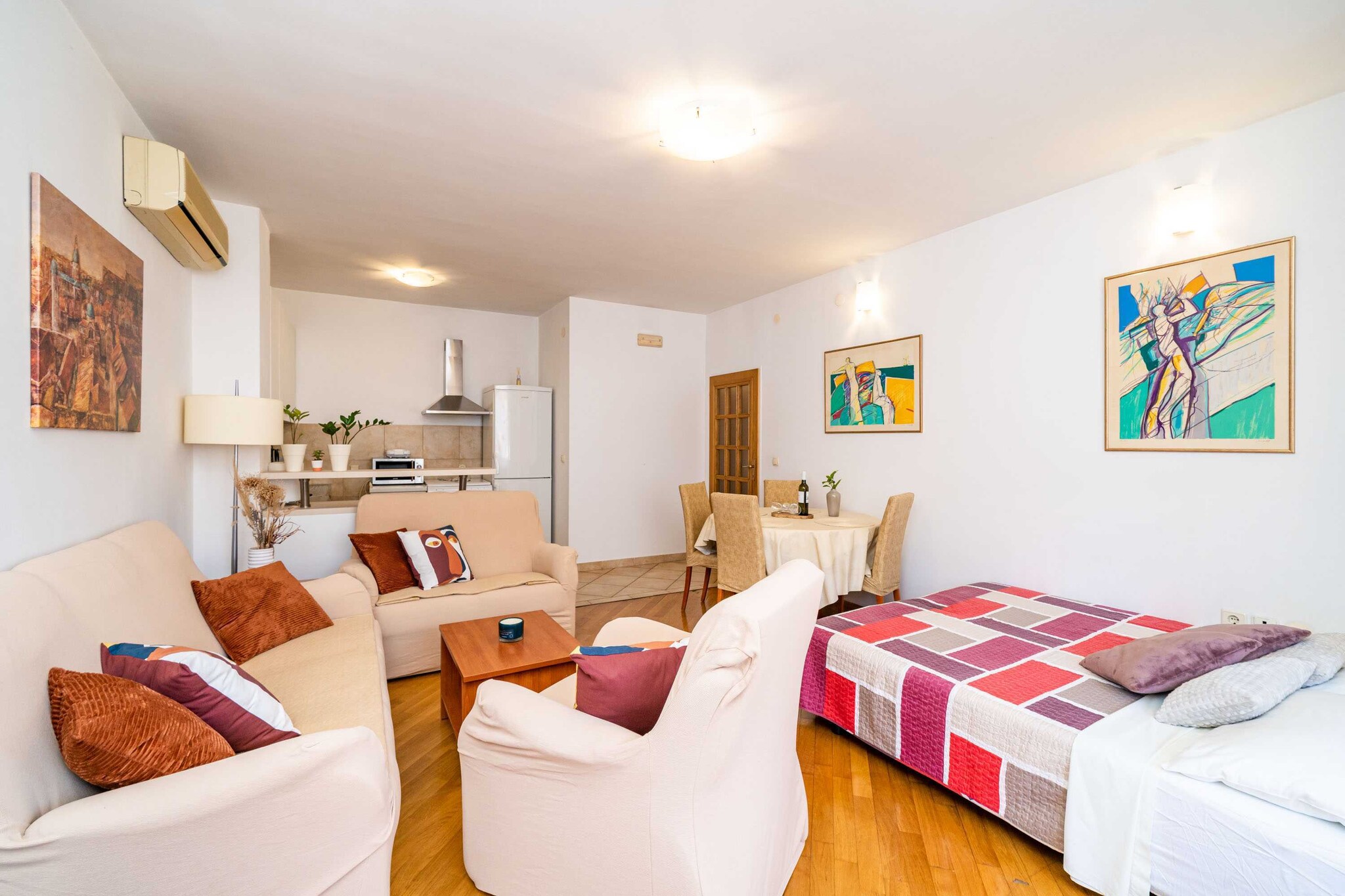 Down Town Apartments - One Bedroom Apartment with Balcony