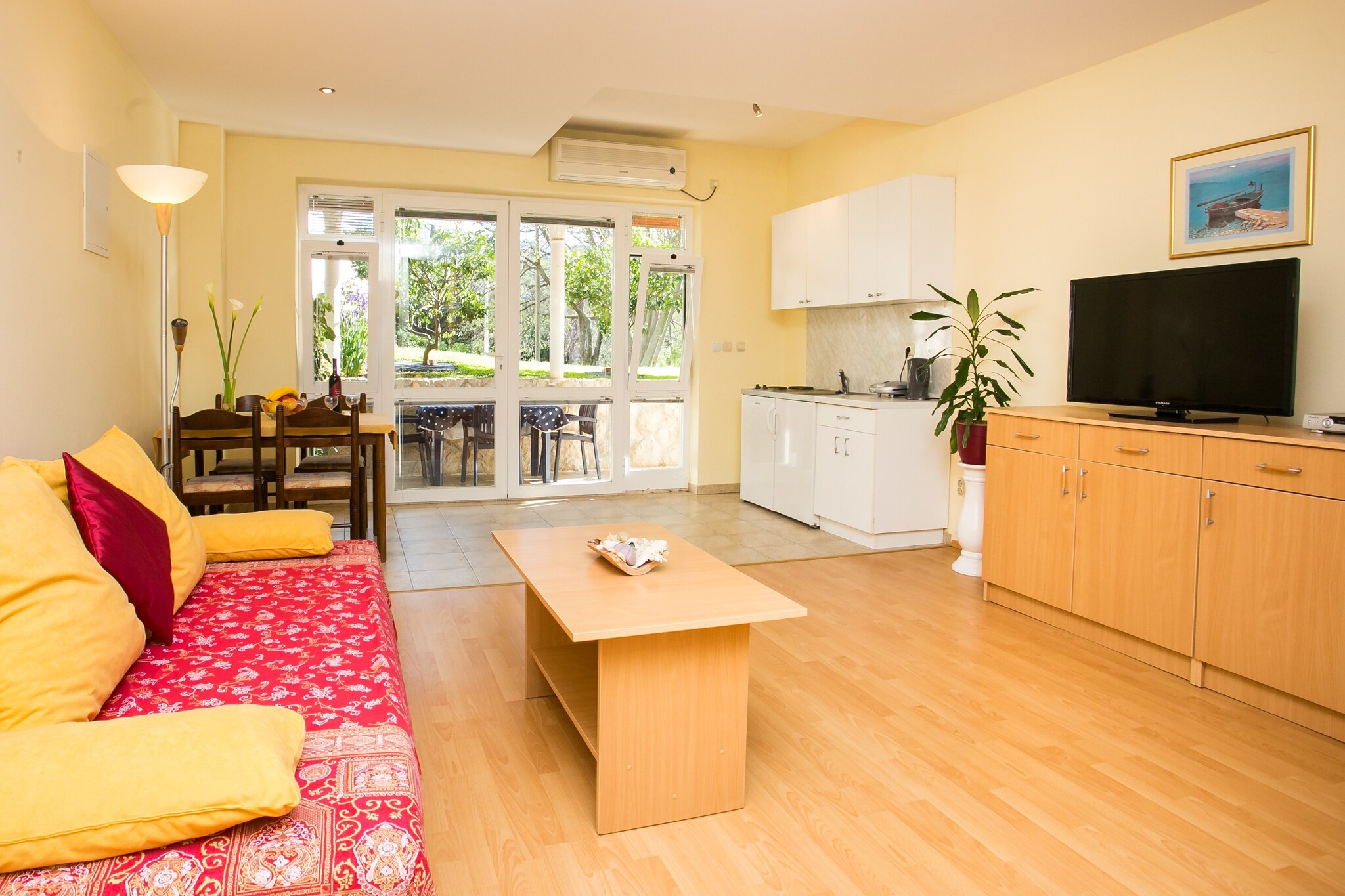 Apartments Radic are located in Lapad Peninsula, only 4 min walking distance from Lapad bay, 10 minutes from the beach and only 8 minutes ride from the Old Town. This location is perfect for guests who love to enjoy the sun and the sea, being close to the touristic center, but far enough to avoid the crowds and keep their peace and privacy. Apartments Radić are charming offering guests comfort during their stay.
Free parking is available to the guests reservation required.
This charming studio apartment can accommodate up to three guests. Studio Apartment comes with furnished terrace features free WiFi, air conditioning and SAT LCD TV. Kitchenette is equipped with a stove, microwave, refrigerator, toaster and a water kettle. Bathroom includes a washing machine, shower and a hair dryer.
Ironing facilities and baby cot are at guests' disposal upon request
Apartments Radic are located in Lapad. Location is great and very popular as guests can reach many shops, restaurants, cafes, parks, open market and cinema. For those who like some sport activities there are tennis courts. In the area there are local beaches which you can enjoy during your stay.
Dubrovnik’s Old Town is just a 8 minute bus ride away, with a bus stop 240 meters from the property.
Dubrovnik Bus Station and Ferry Port, connecting the mainland with various Dalmatian islands, are 8 minutes ride from the apartment, while Dubrovnik Airport is 22,8 km away.