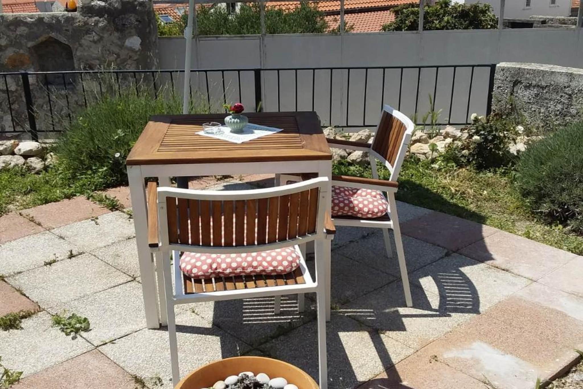Apartment Mir - Studio Apartment with Garden View-Terrasbalkon