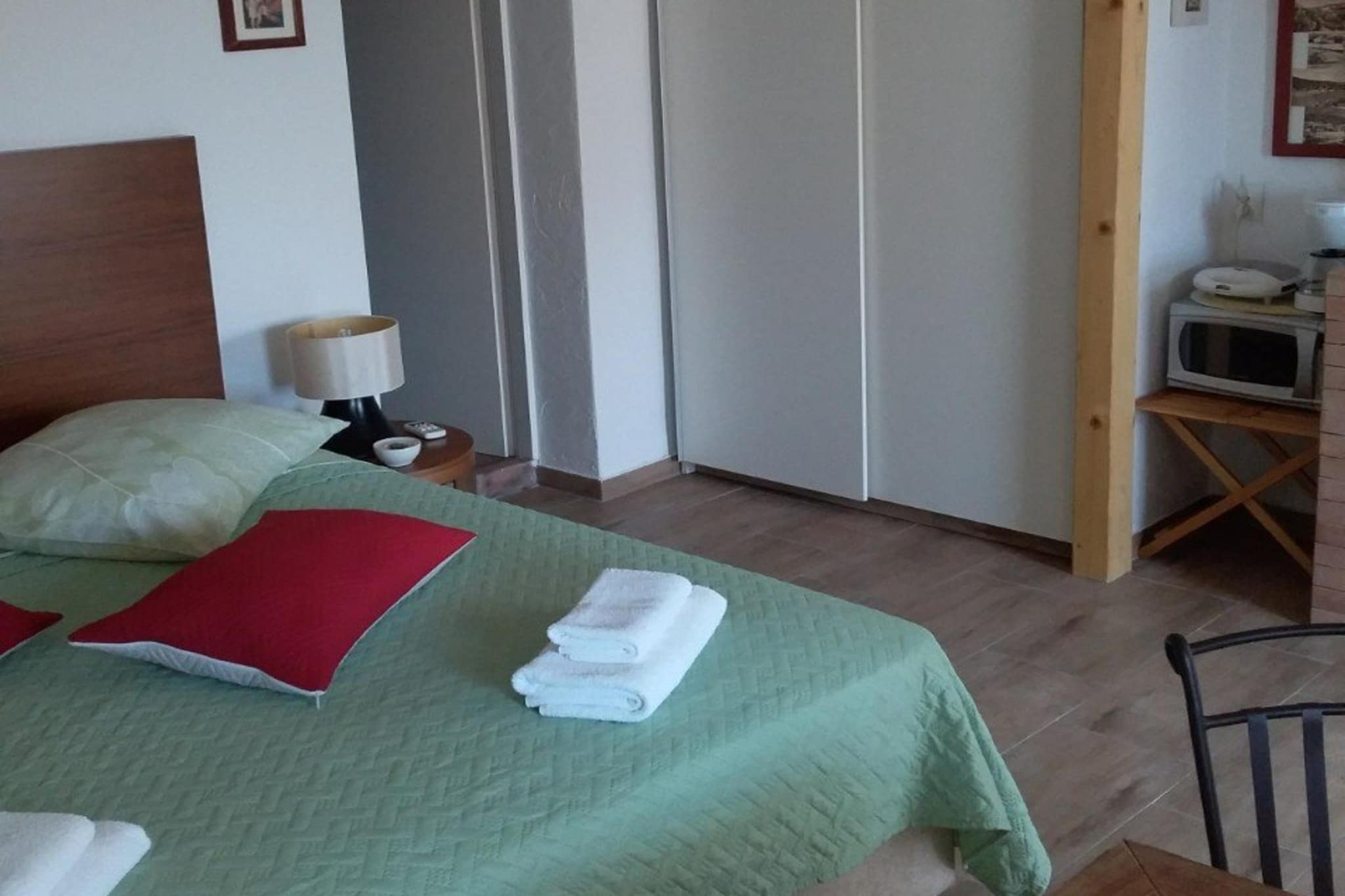 Apartment Mir - Studio Apartment with Garden View-Slaapkamer