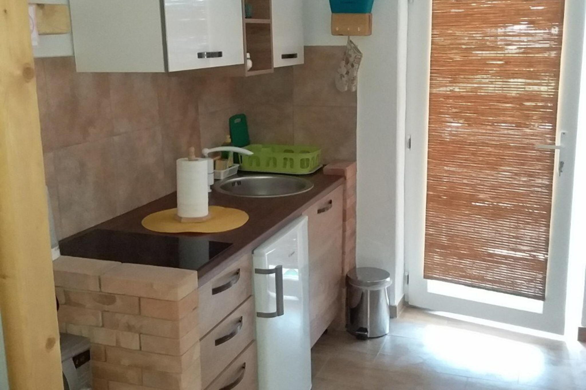 Apartment Mir - Studio Apartment with Garden View-Keuken