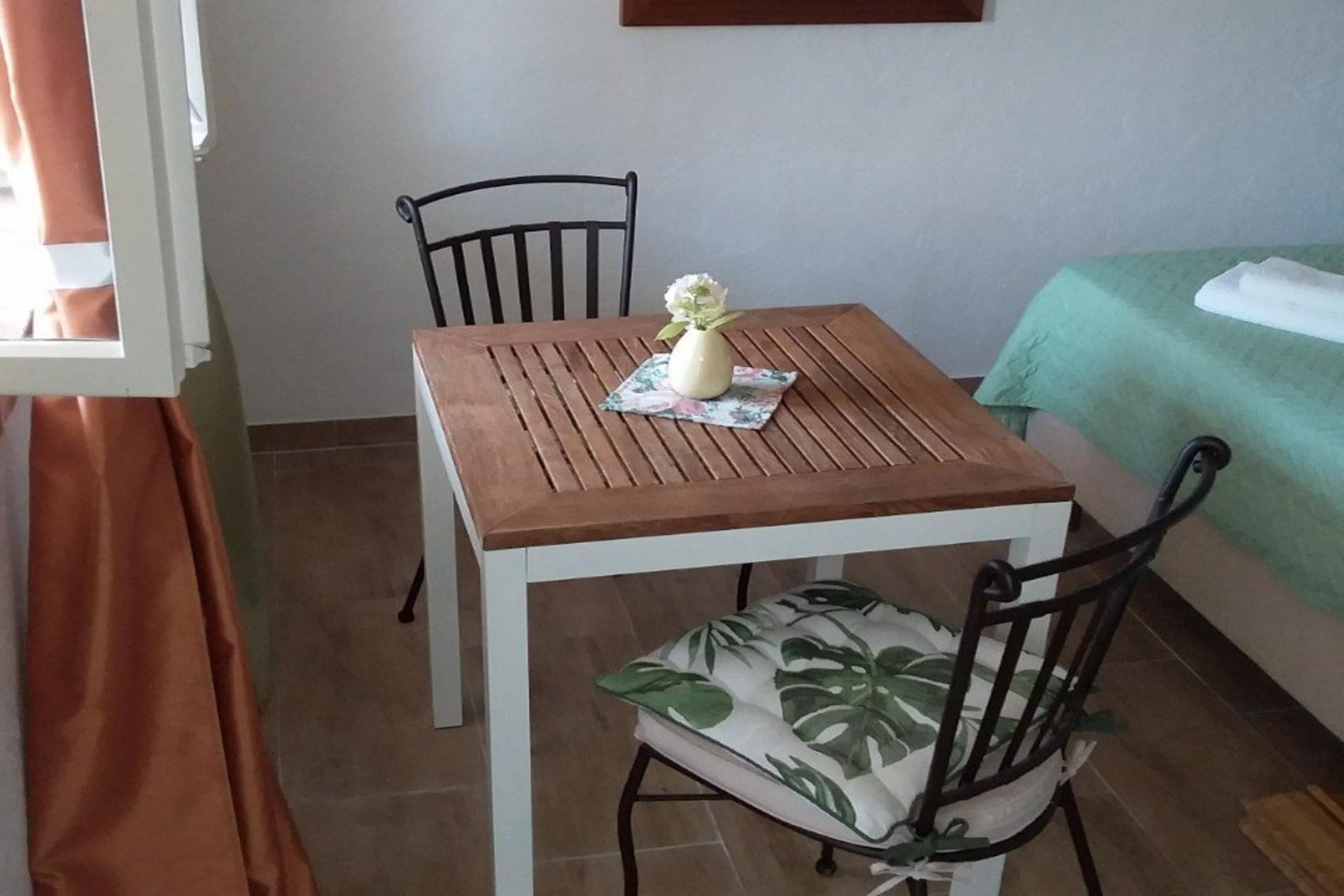 Apartment Mir - Studio Apartment with Garden View