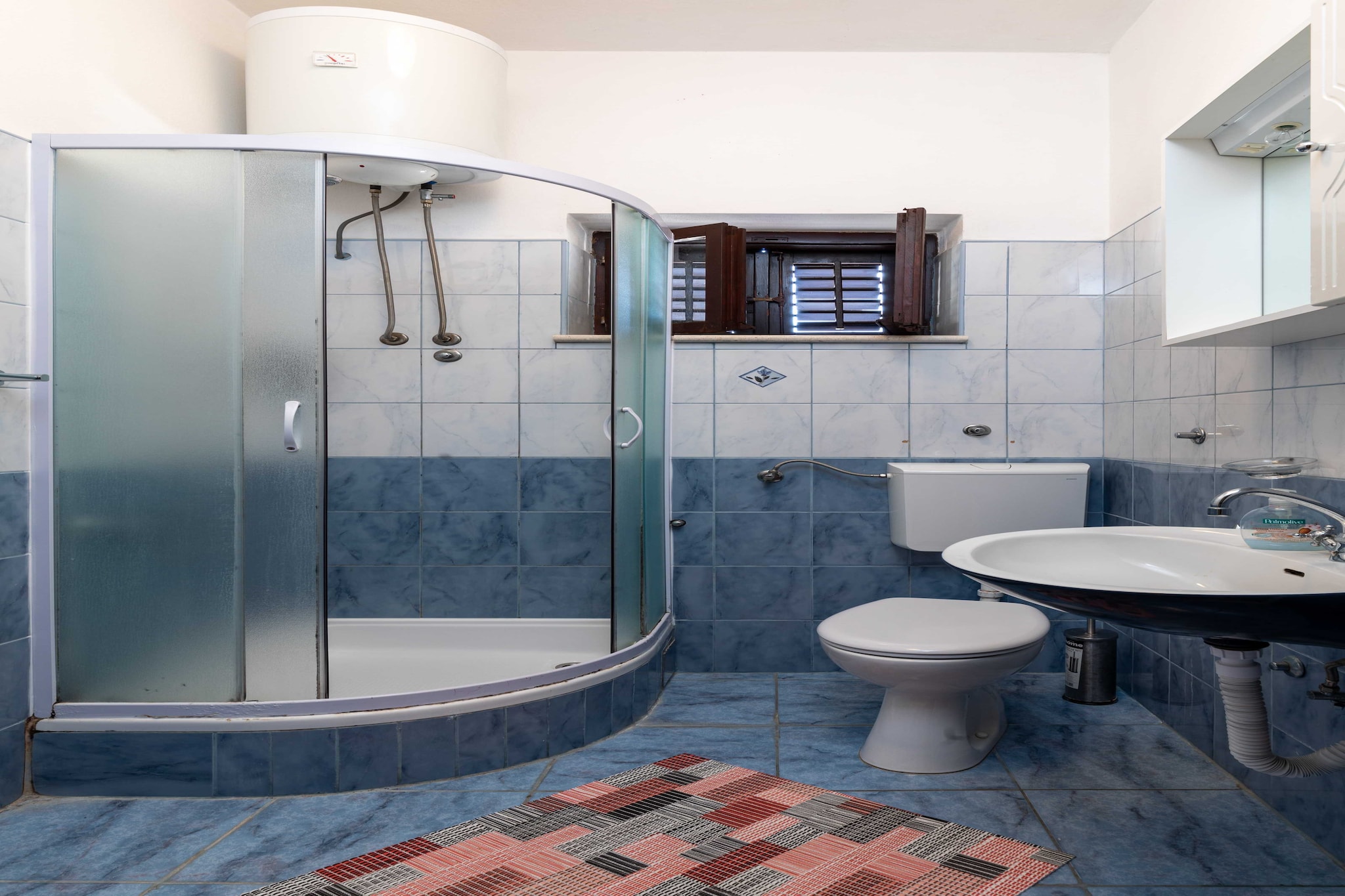 Guest House Cesic is located 1.5 km from Dubrovnik’s UNESCO-protected Old Town. It is only 400 meters from the beach and it offers eight accommodation unites.

This lovely double room features a flat-screen TV, WiFi and air condition. Private bathroom comes with a shower and hairdryer.

Across the street, below Hotel Bellevue, one can find a beach, just 400 meters from the accommodation. A grocery store is 100 meters away and a bakery, cafe bar and restaurant are less than 400 meters from the guest house. Further down the street is a pharmacy, hair salon, shops and park for children. 



Nearest bus stop is 5 minutes away with regular lines to other parts of the city.

Gruz ferry port is 15 minutes walk away or 5 minutes ride away. Dubrovnik airport is 17 km away.