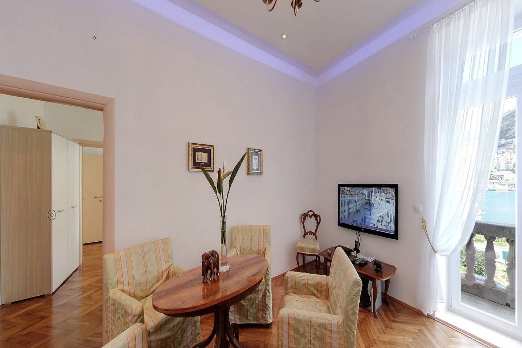 Apartment Mihe - Two-Bedroom Apartment with Balcony and Sea View