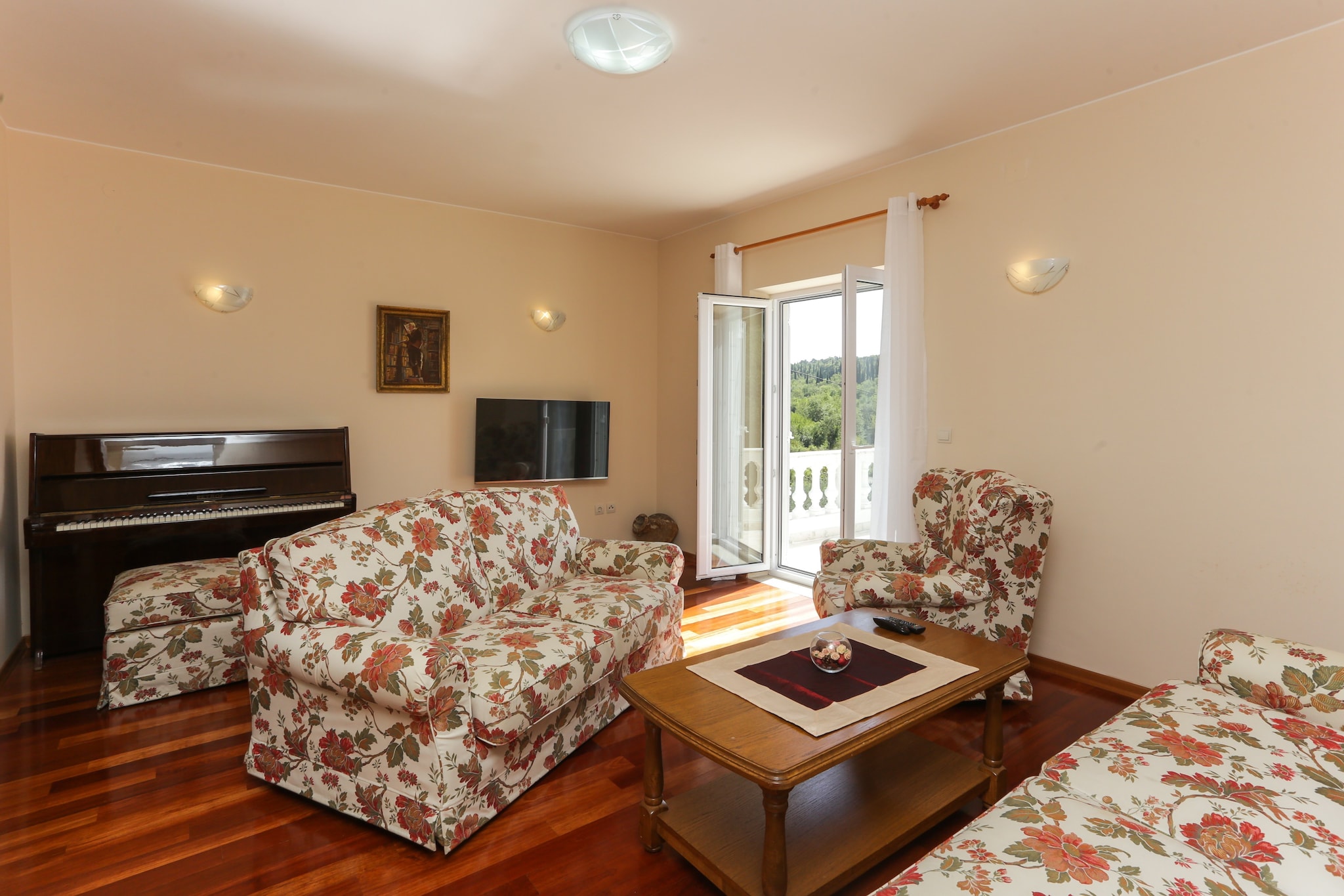 Apartments Villa Harmonia - Comfort One-Bedroom Apartment with Balcony and Shared Pool