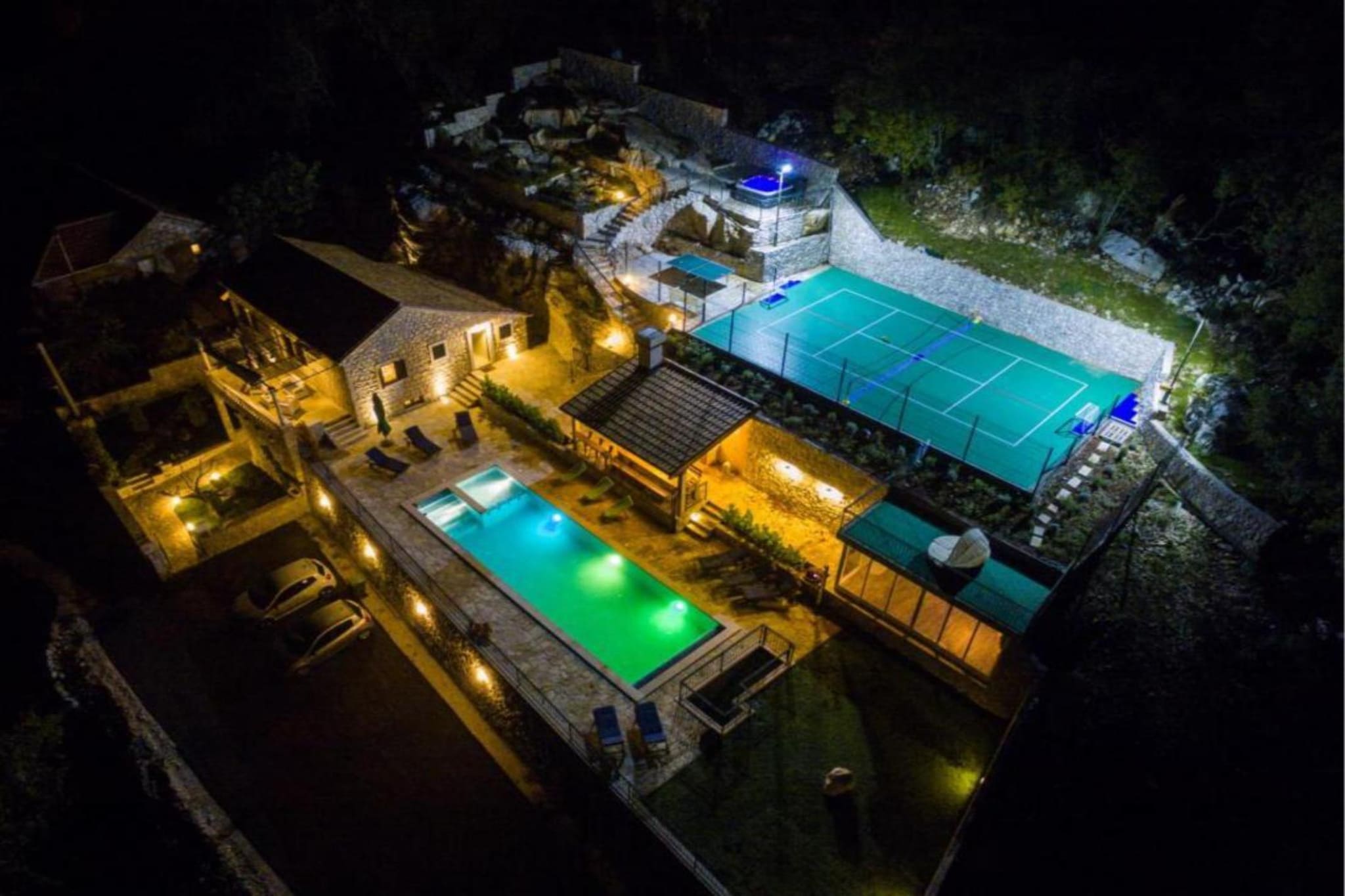 Villa Falcon Rook - Four-Bedroom Villa with Terrace and Swimming Pool-Gebieden zomer 1km
