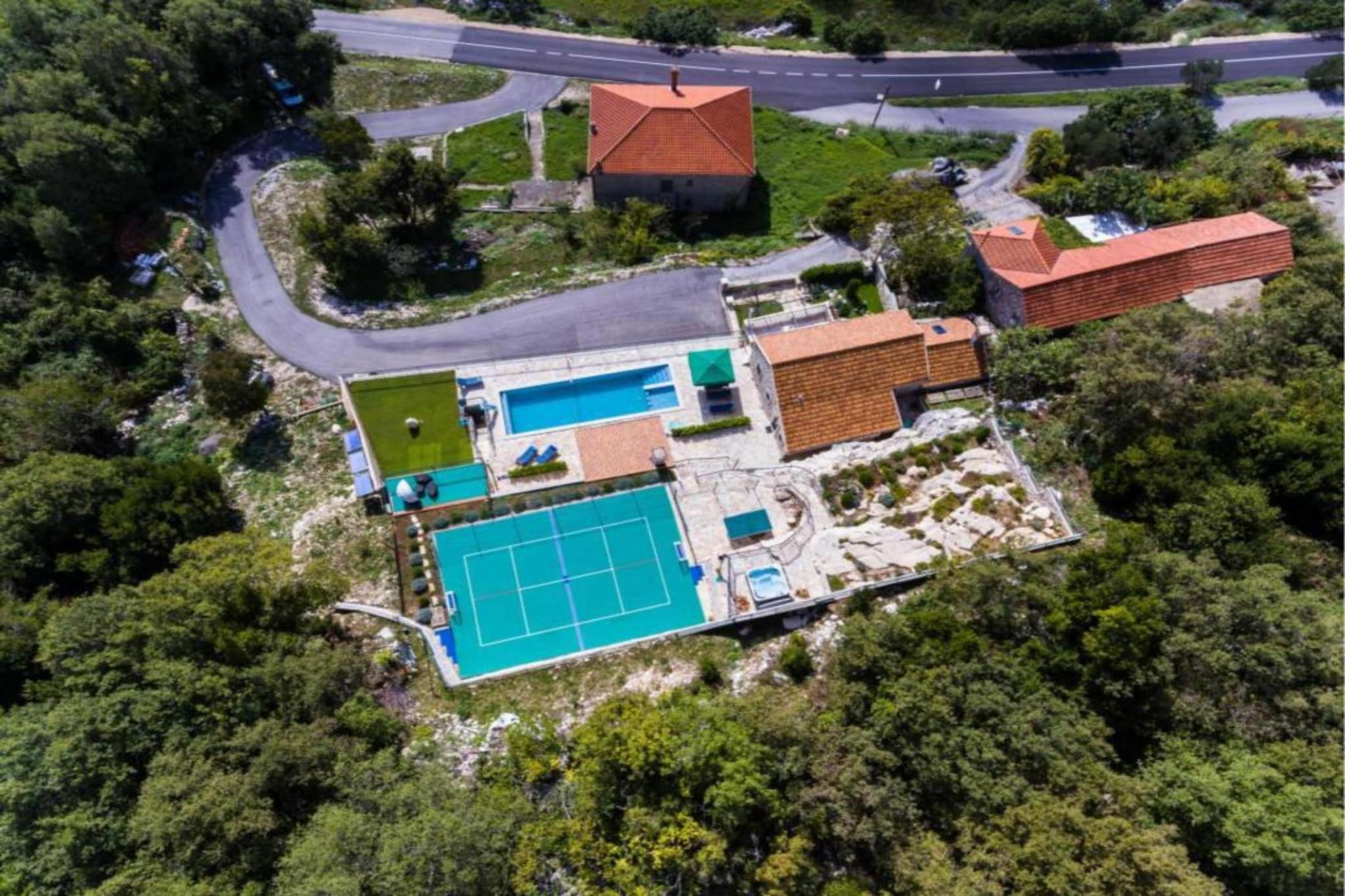 Villa Falcon Rook - Four-Bedroom Villa with Terrace and Swimming Pool-Gebieden zomer 1km