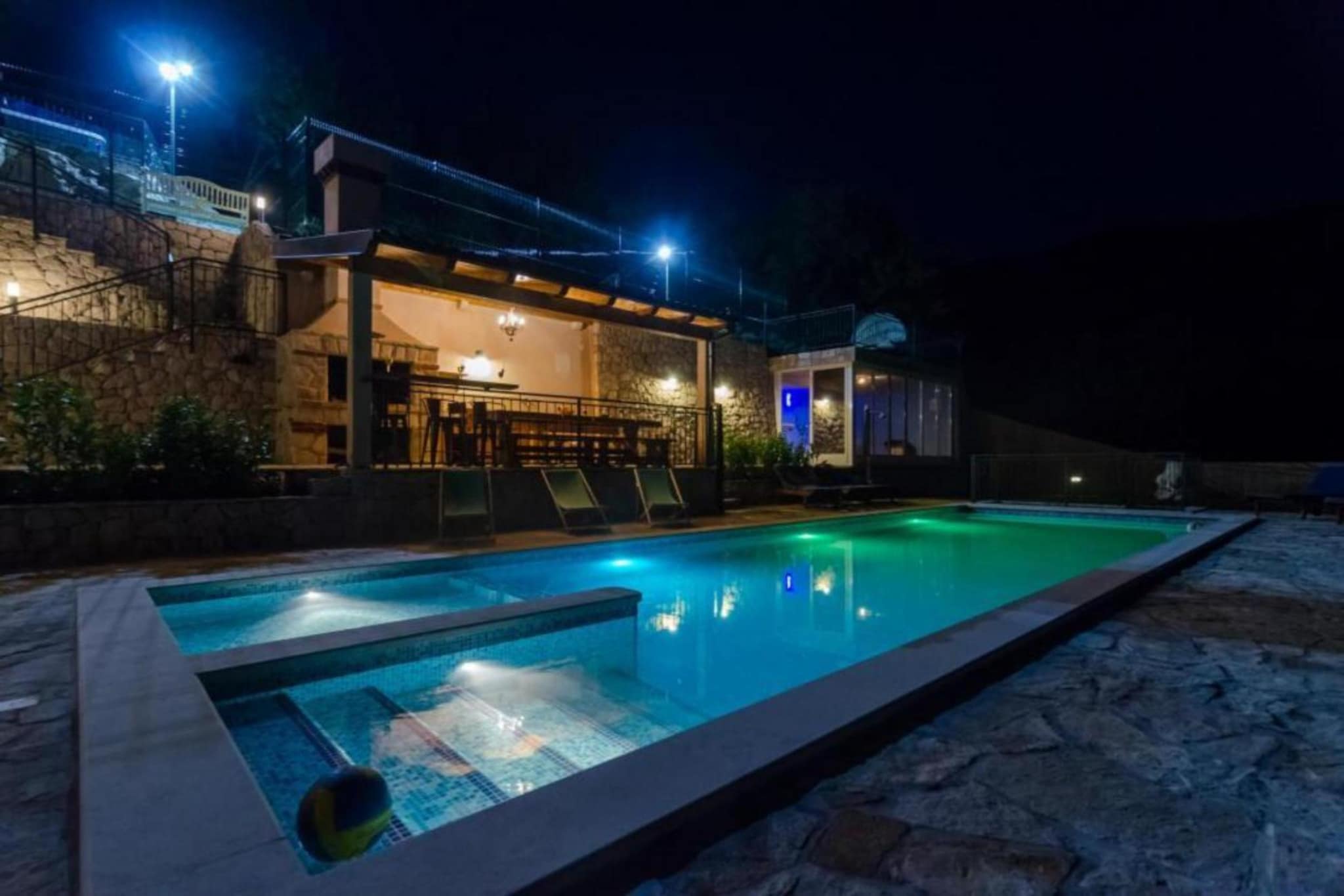 Villa Falcon Rook - Four-Bedroom Villa with Terrace and Swimming Pool-Zwembad