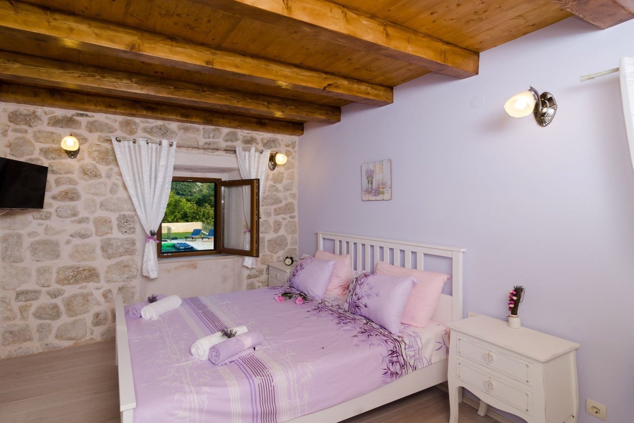 Villa Falcon Rook - Four-Bedroom Villa with Terrace and Swimming Pool-Slaapkamer