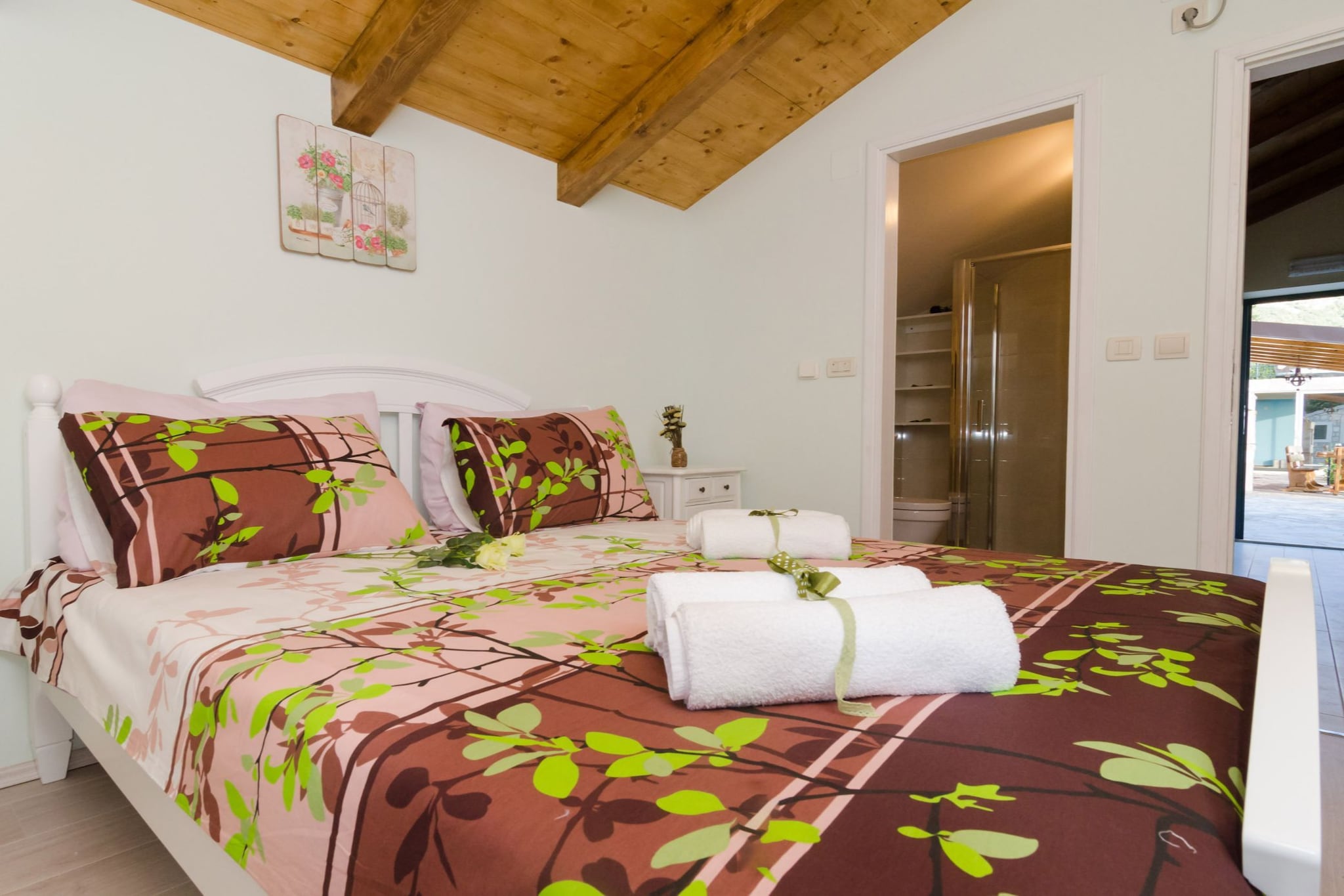 Villa Falcon Rook - Four-Bedroom Villa with Terrace and Swimming Pool-Slaapkamer