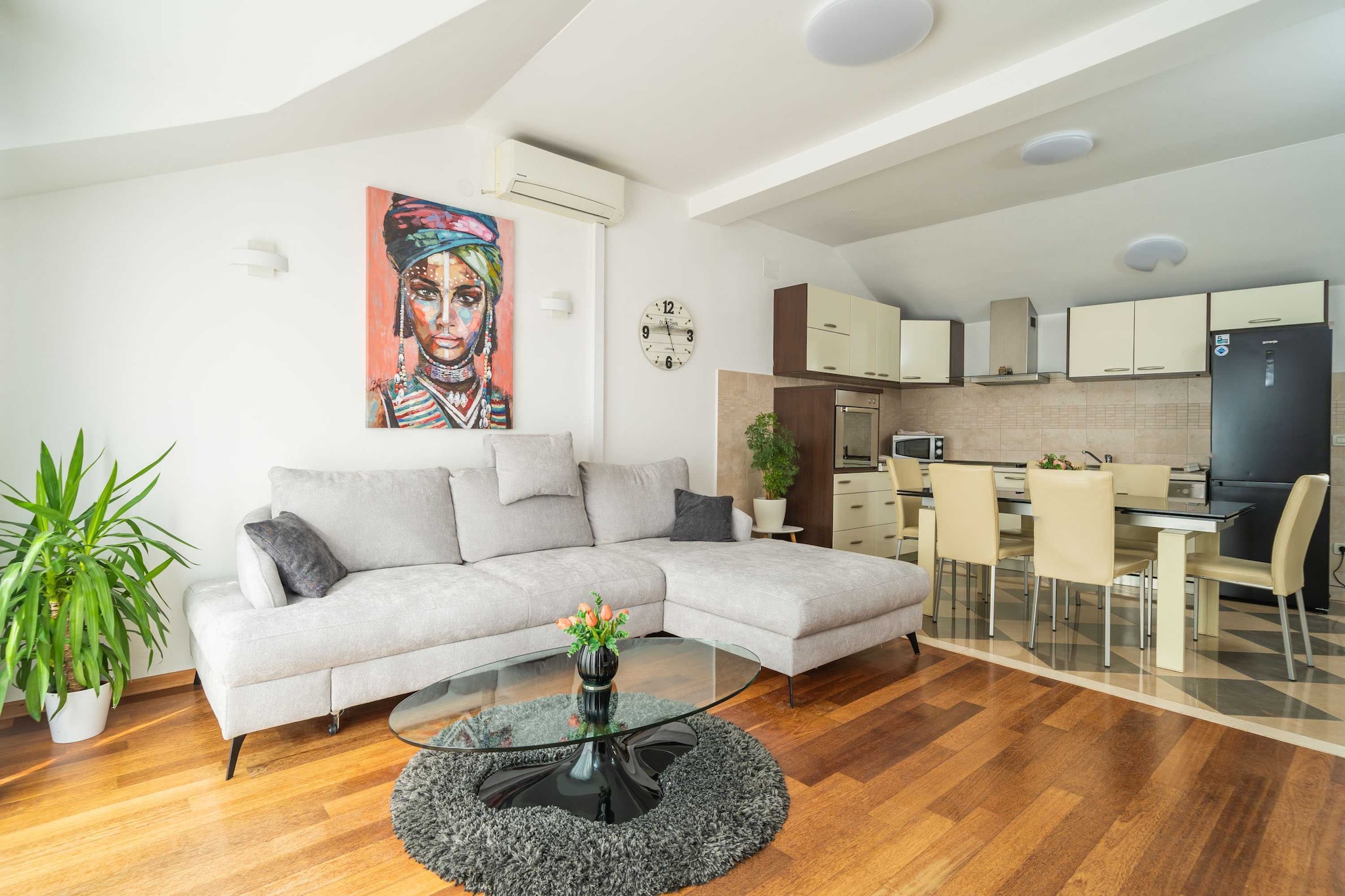 Apartments Isabora - Comfort Three-Bedroom Apartment with Balcony and Sea View (Second Floor)-Binnen