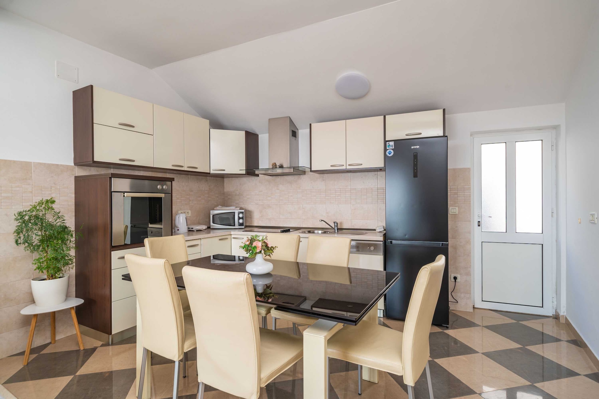 Apartments Isabora - Comfort Three-Bedroom Apartment with Balcony and Sea View (Second Floor)-Keuken