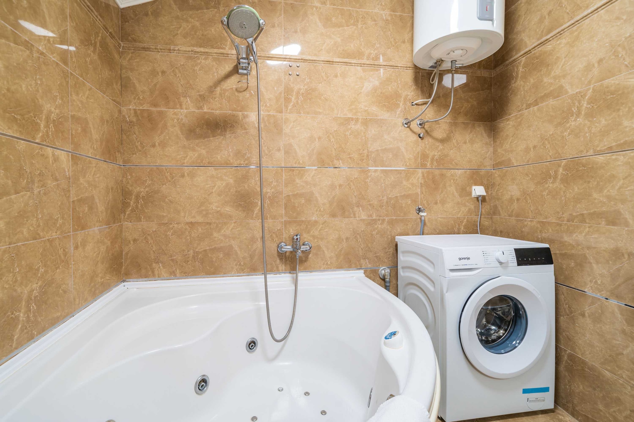 Apartments Isabora - Comfort Three-Bedroom Apartment with Balcony and Sea View (Second Floor)-Badkamer