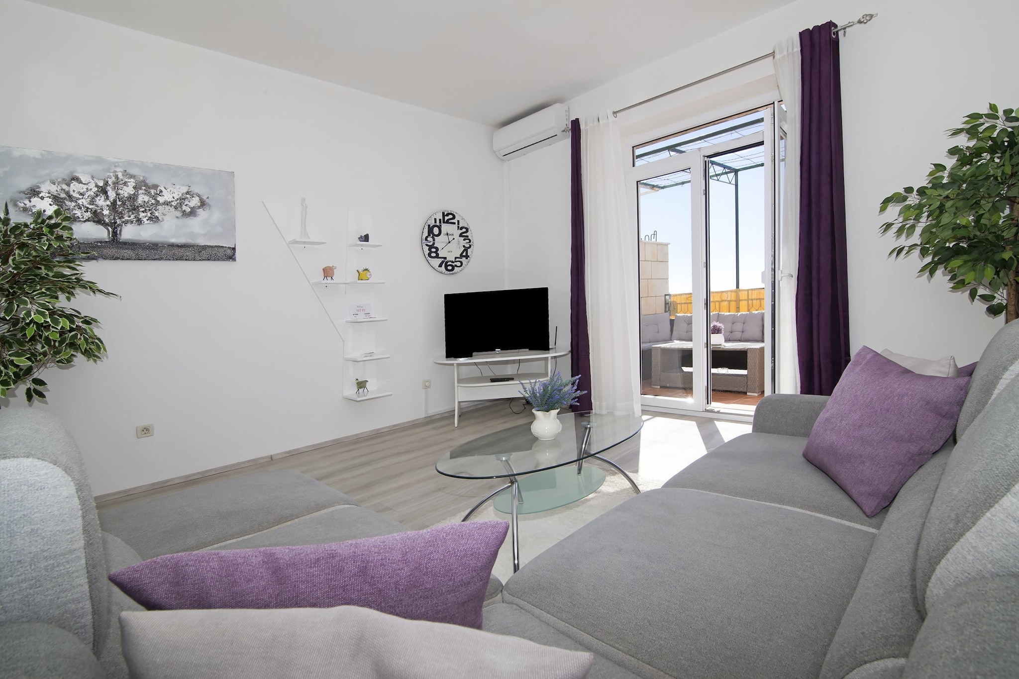Apartments Isabora - Two-Bedroom Apartment with Terrace and Partial Sea View (Nea)-Woonkamer