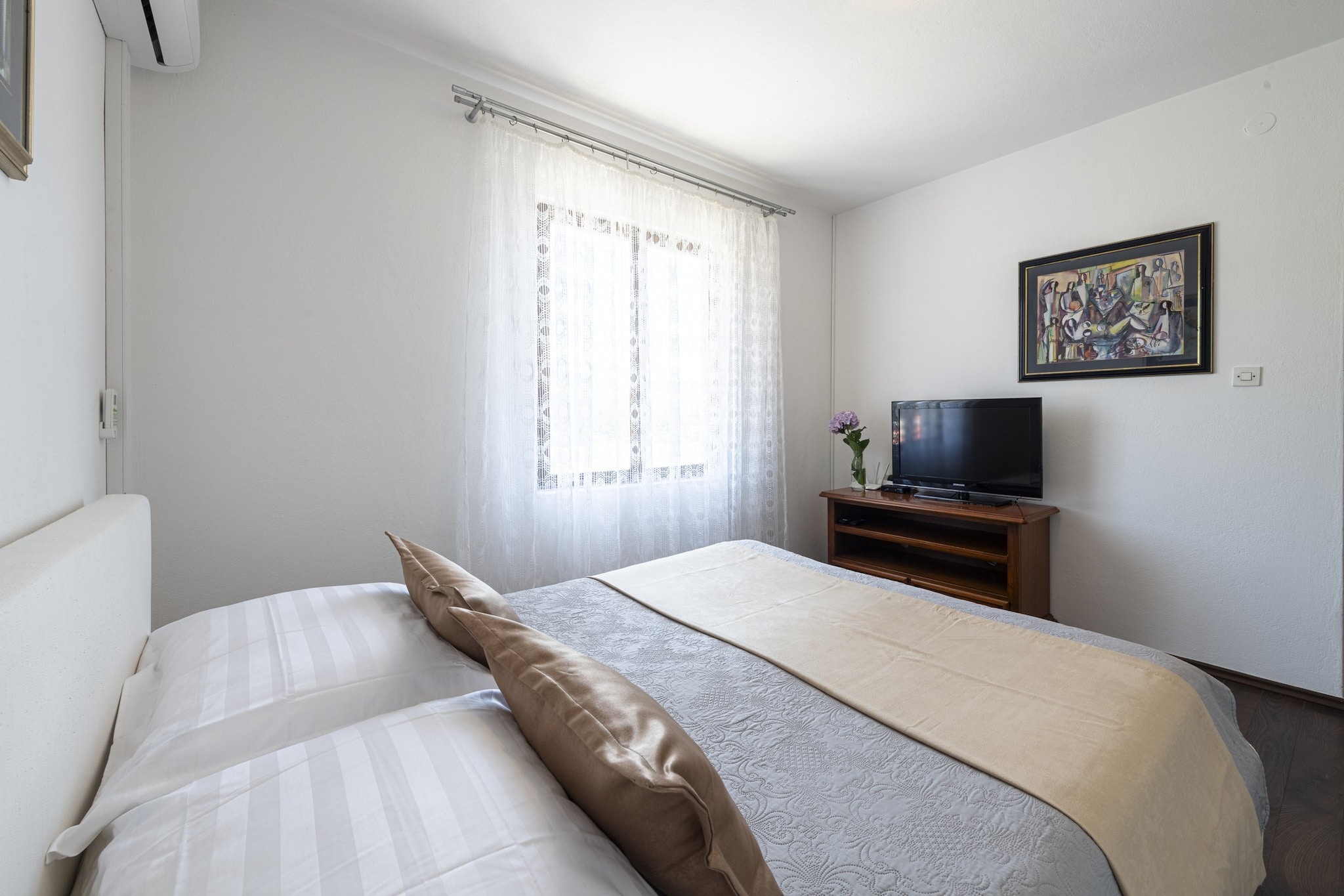 Guest House Rooms Rose - Romantic Double Room with Balcony and Sea View (No.1)-Slaapkamer