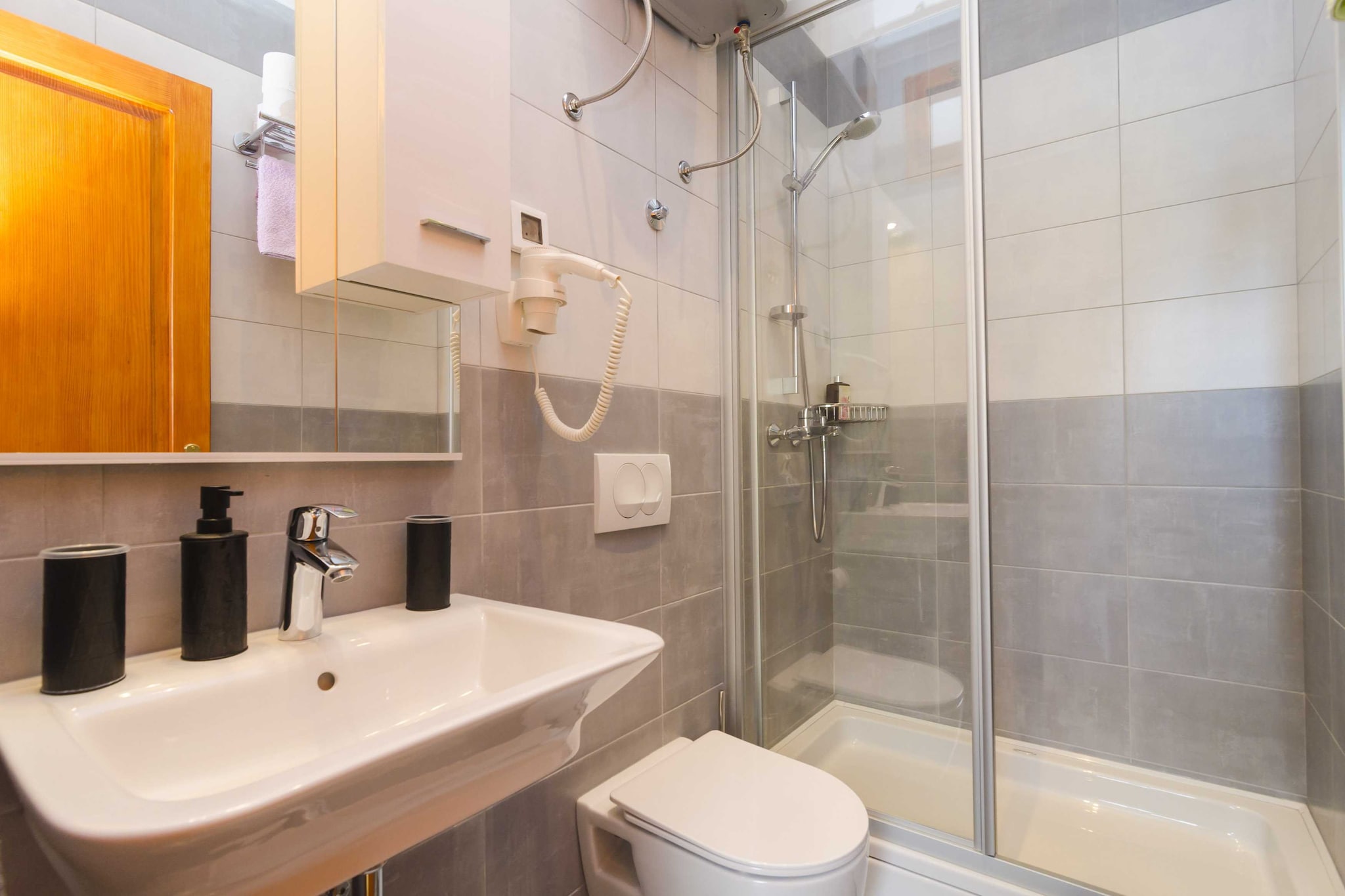 Rooms Lovrijenac -Twin or Double Room with Sea View (3)-Badkamer